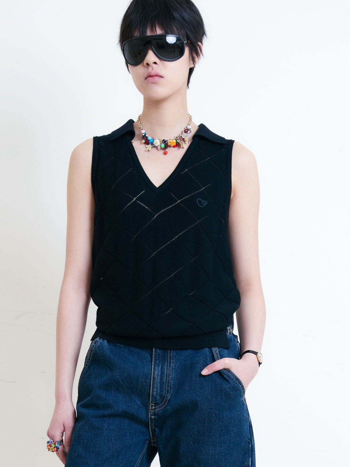 Hollow Diamond Pattern V-Neck Knit Vest AOA0024