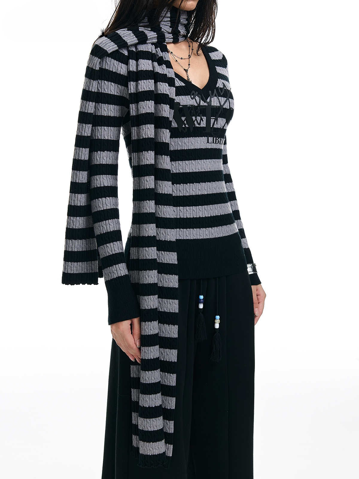 Striped Twisted V-neck Slim Graffiti Pullover Sweater WES0208