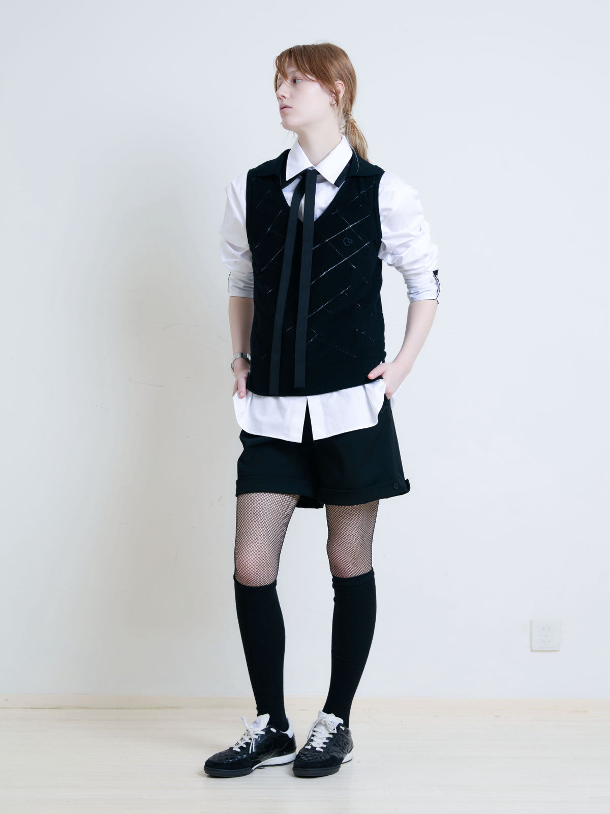 Hollow Diamond Pattern V-Neck Knit Vest AOA0024