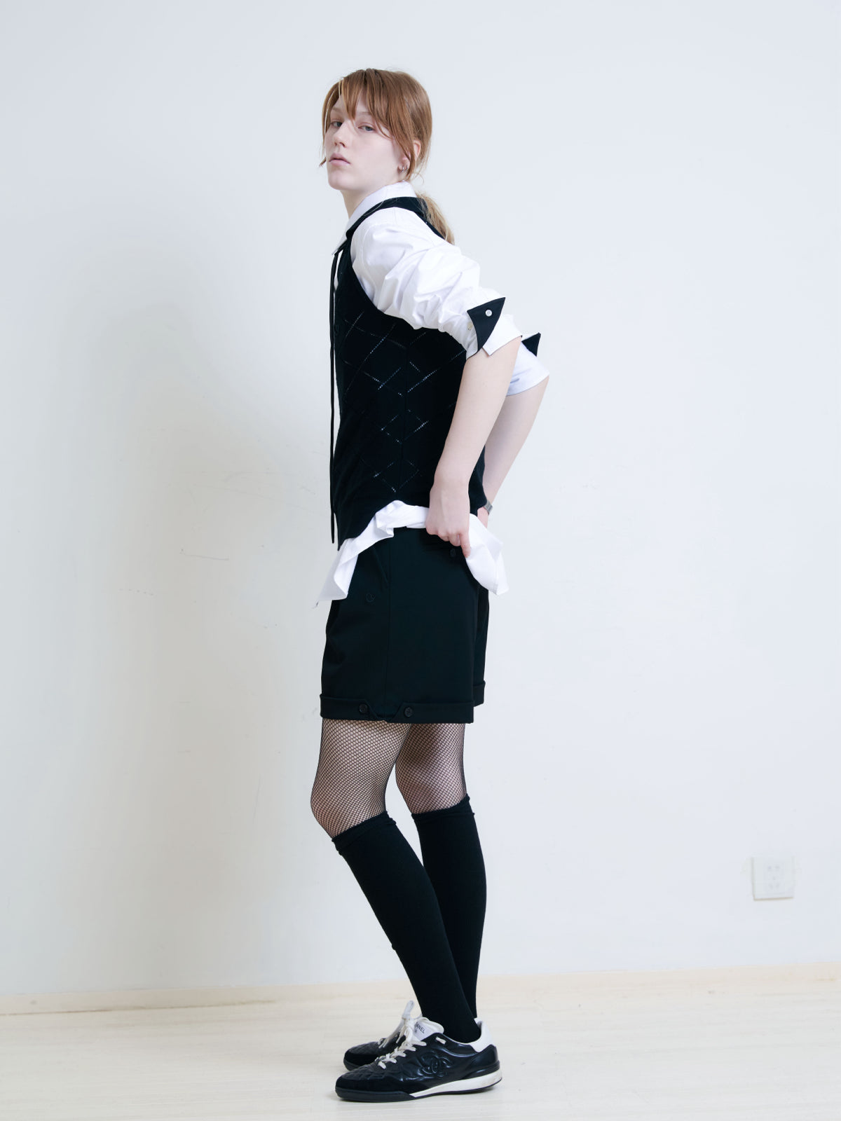 Hollow Diamond Pattern V-Neck Knit Vest AOA0024
