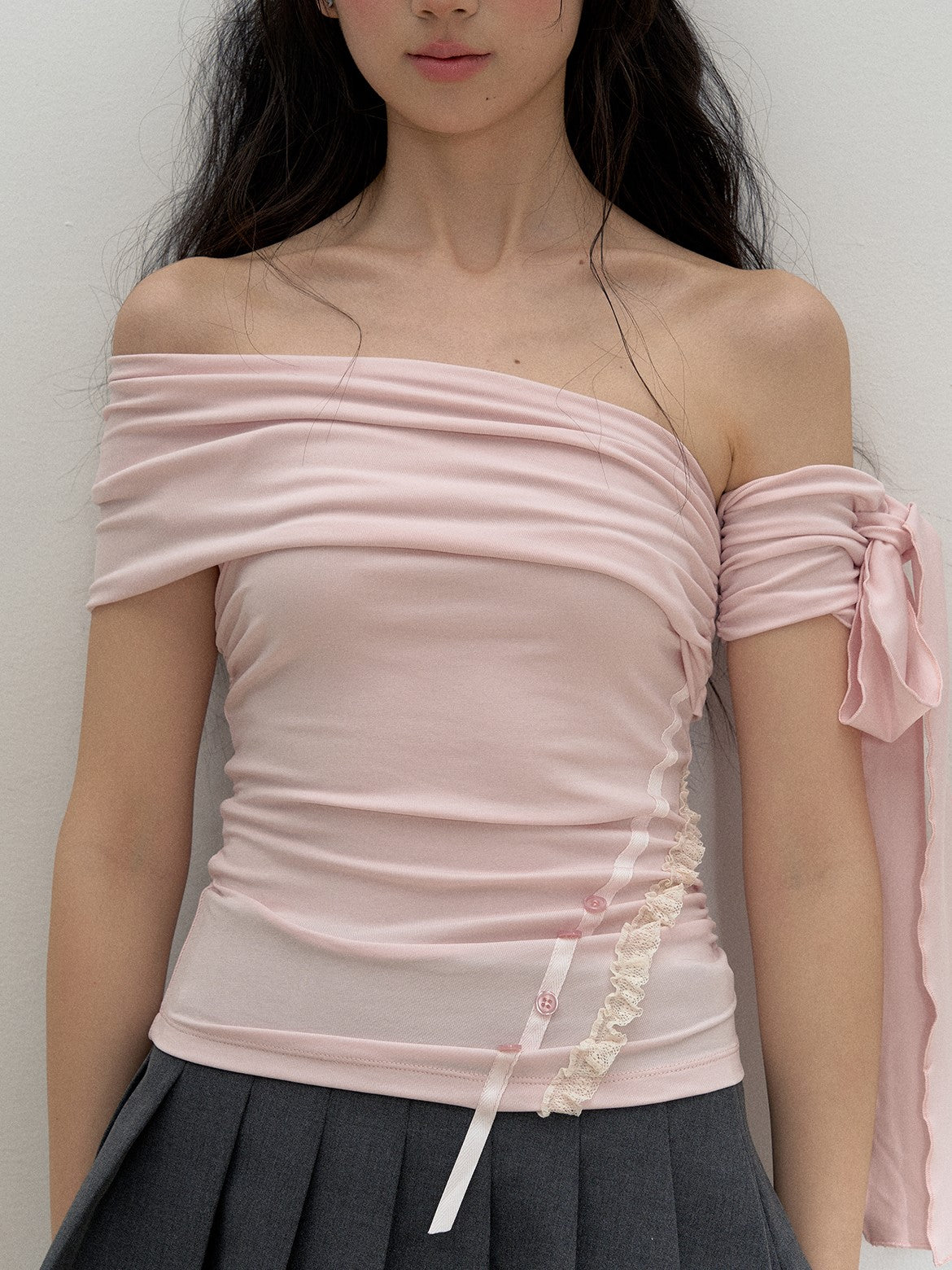 Off-shoulder Ribbon T-shirt SUN0132