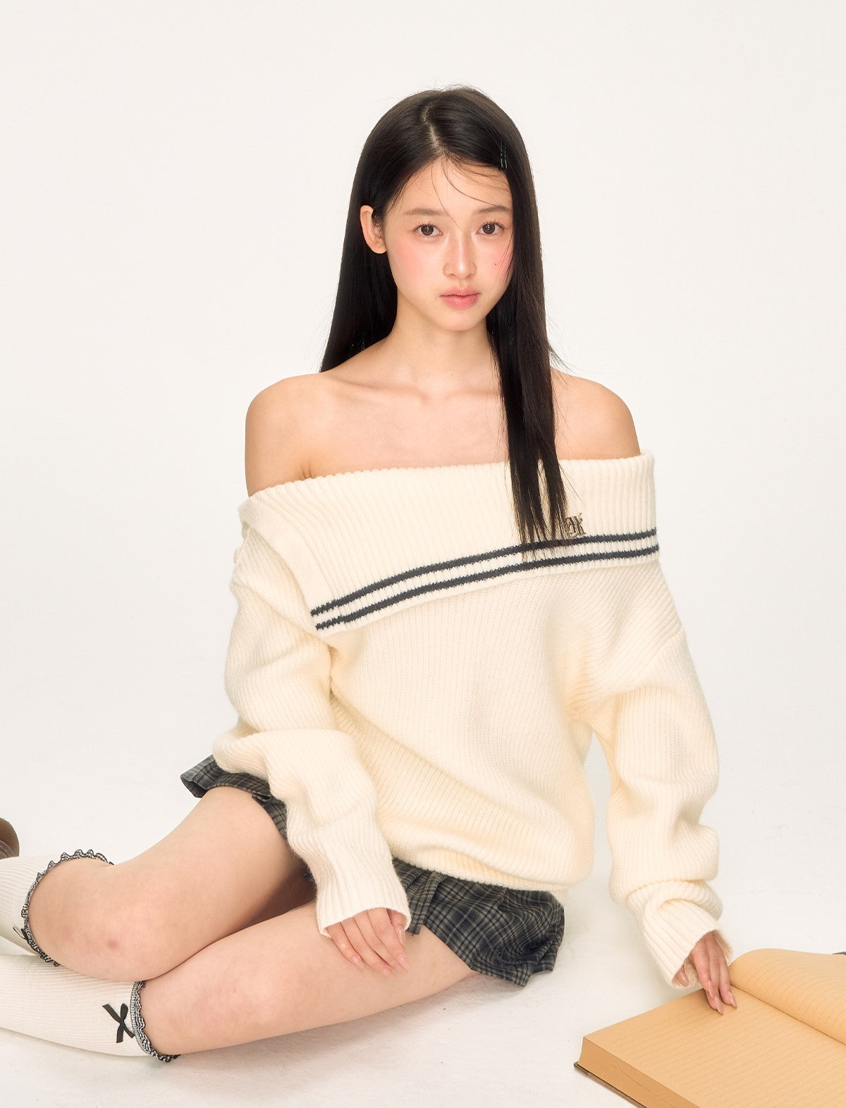 Off-shoulder Loose Style Sweater WEE0062