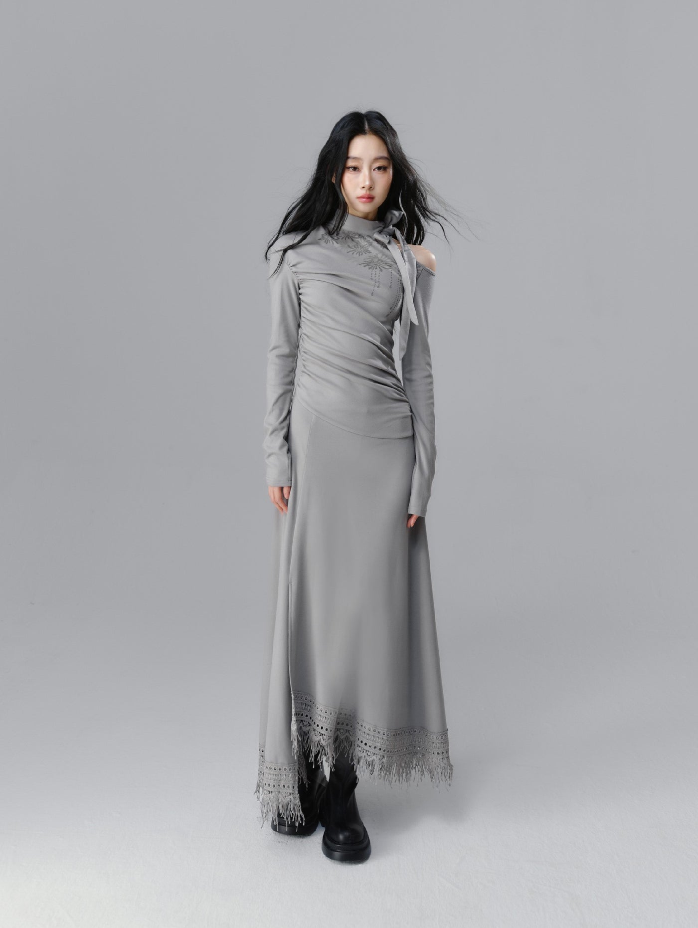 Decorated Collar Gray One-shoulder Long-sleeved Dress SAL0090