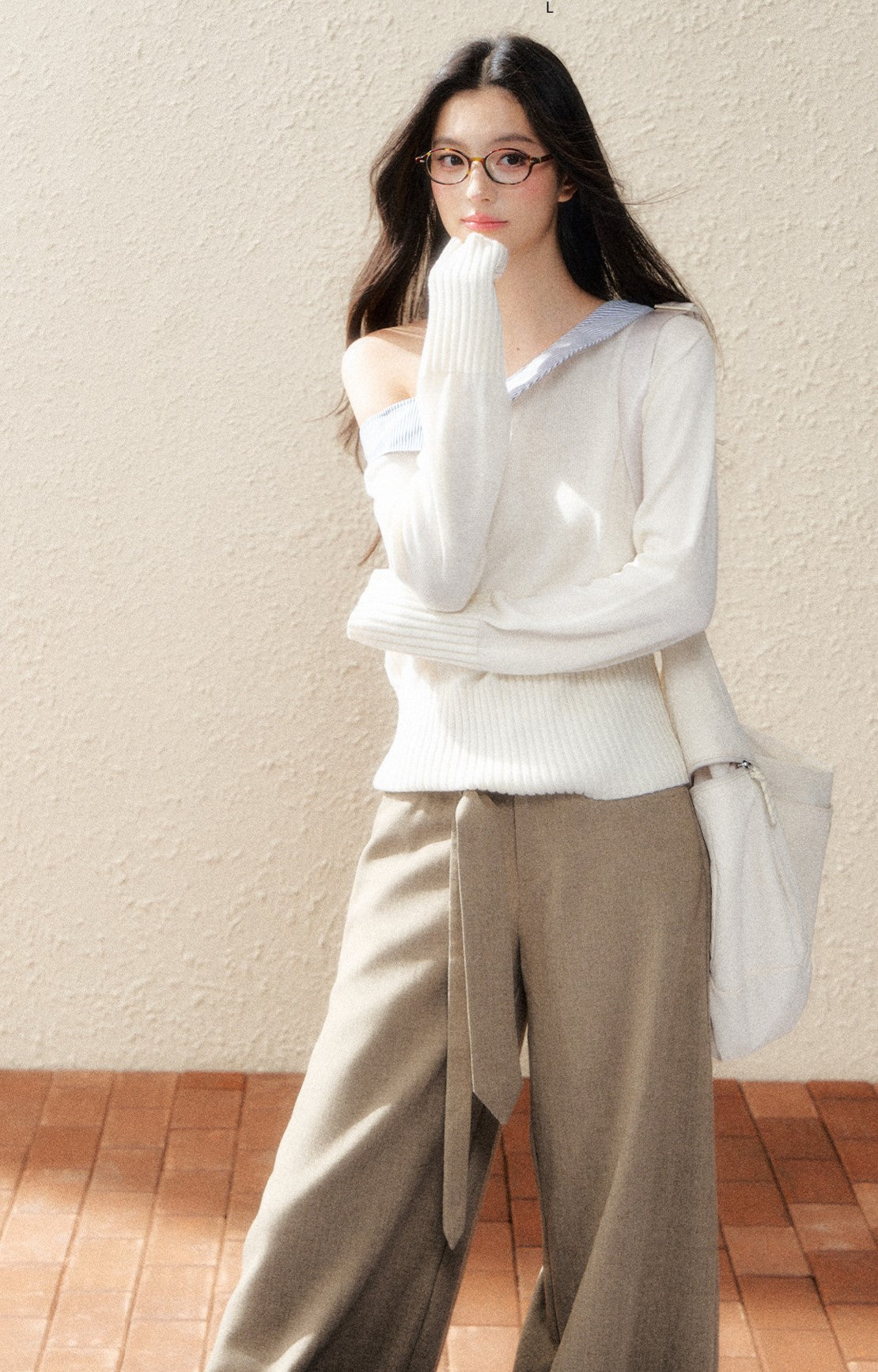 White Oblique Shoulder Shirt Sweater SHI0188