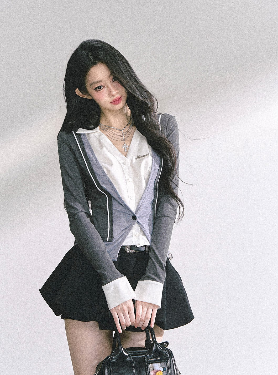 Fake Two-Piece V-neck Shirt DIA0543