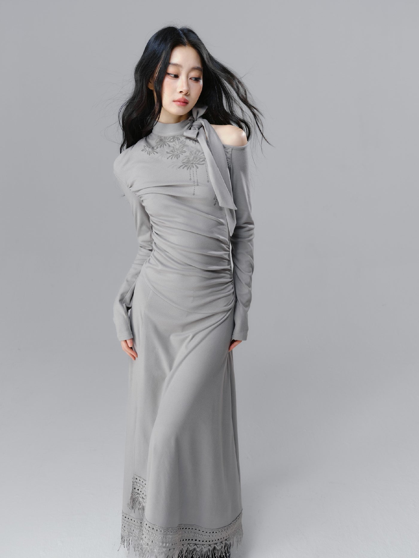 Decorated Collar Gray One-shoulder Long-sleeved Dress SAL0090