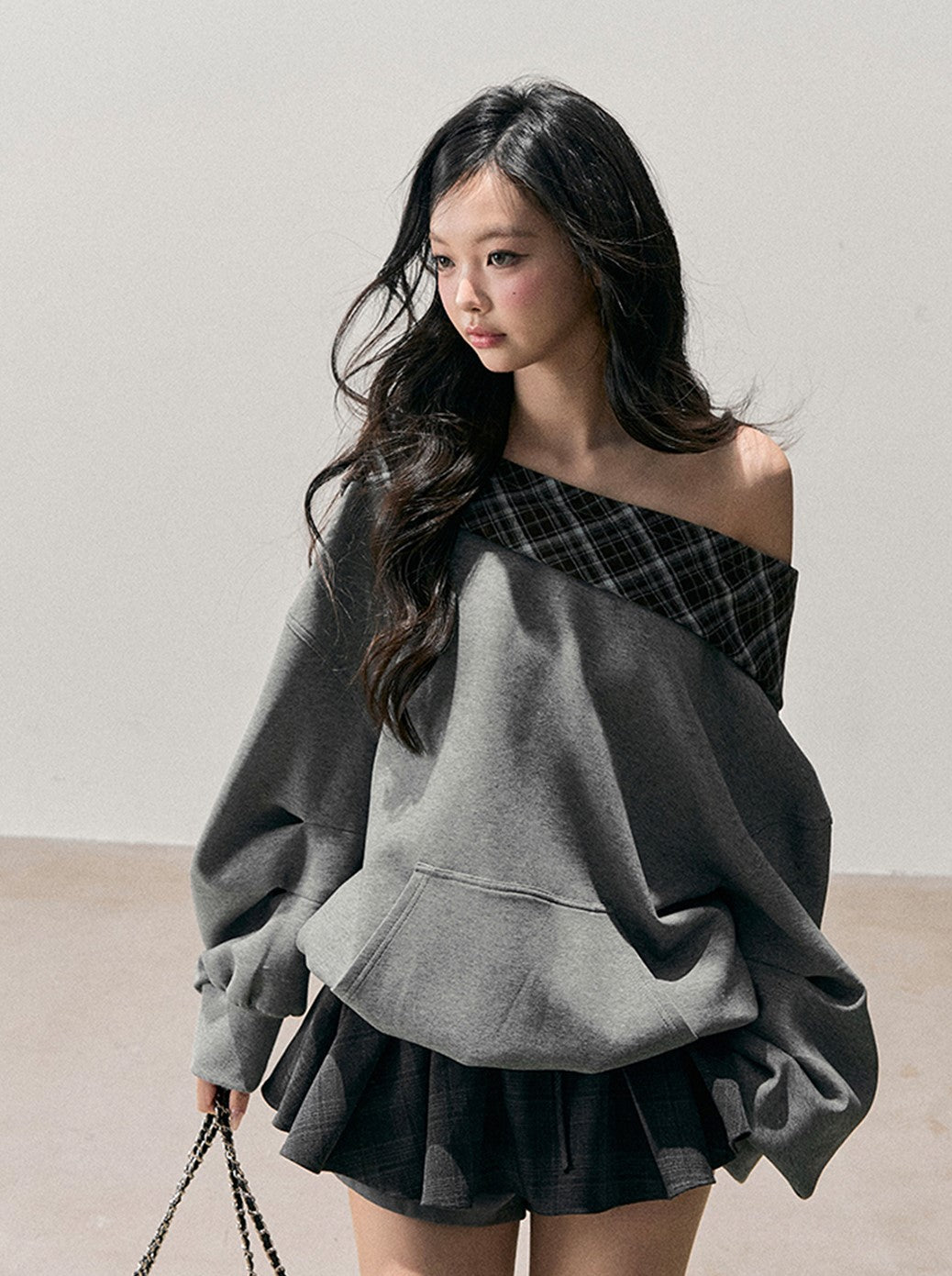 Off-Shoulder Plaid Sweatshirt DIA0765