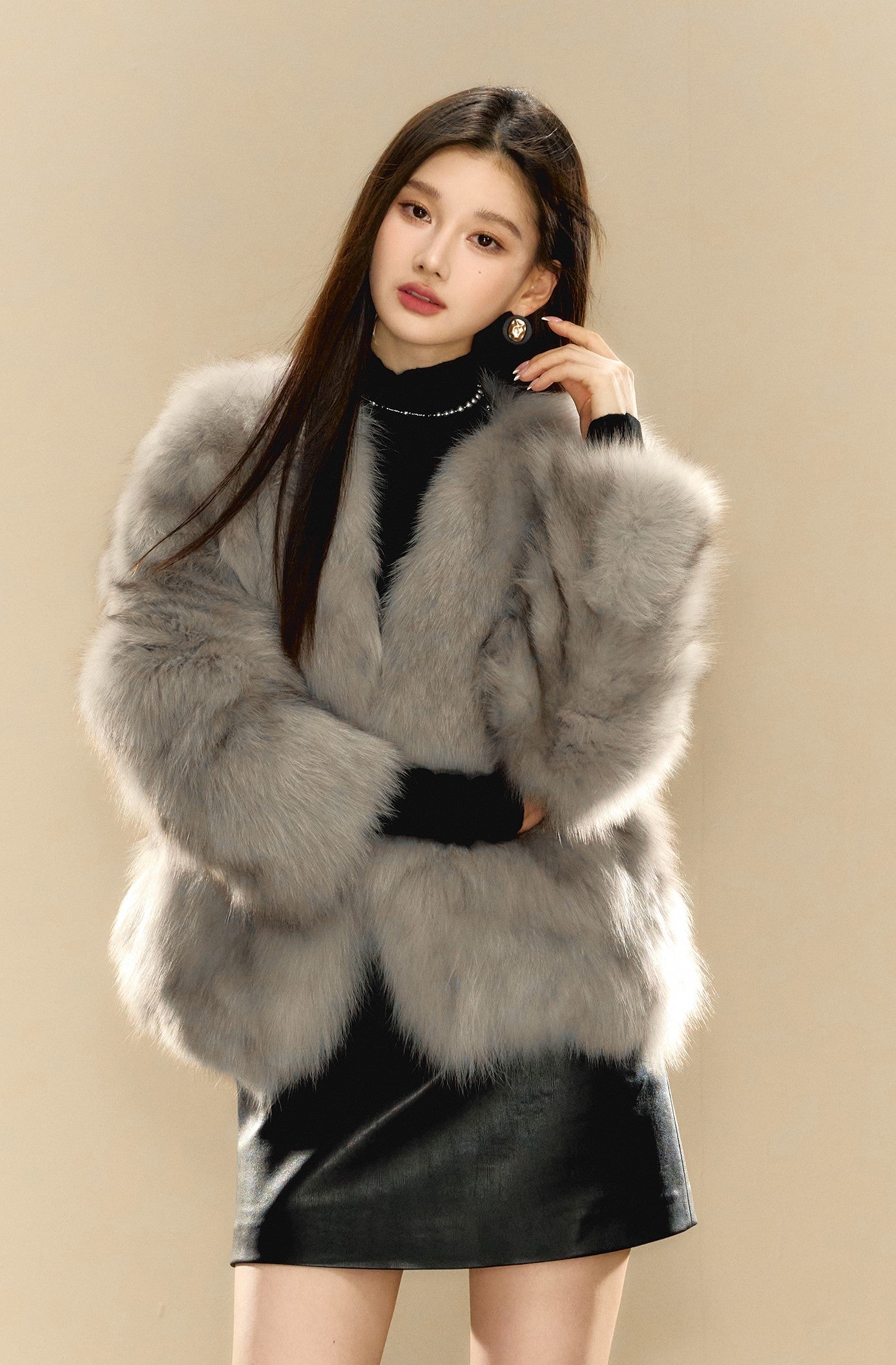 High-grade Gray Fur V-neck Short Coat OSH0085