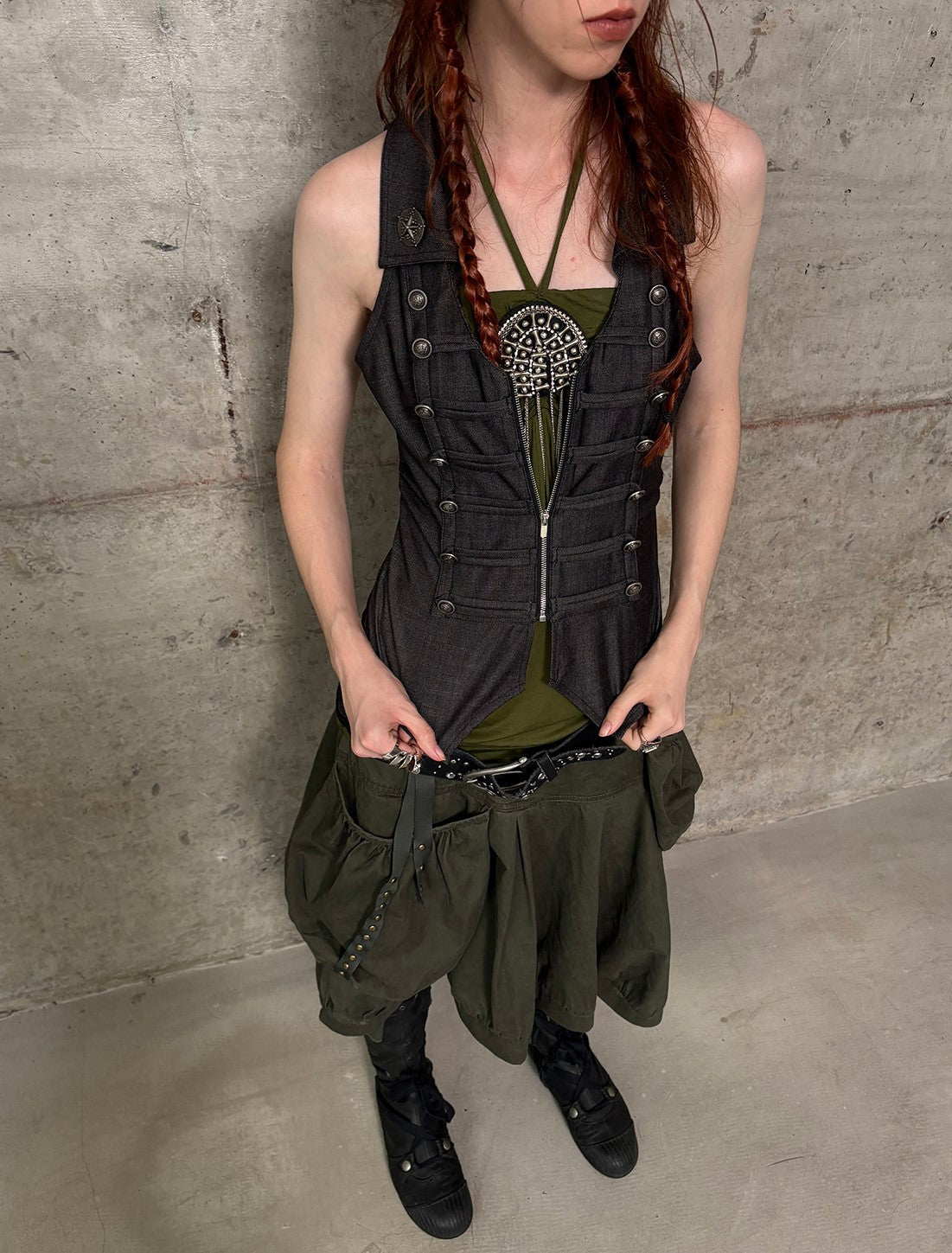 V-neck Metal Slim Zipper Vest DOU0131