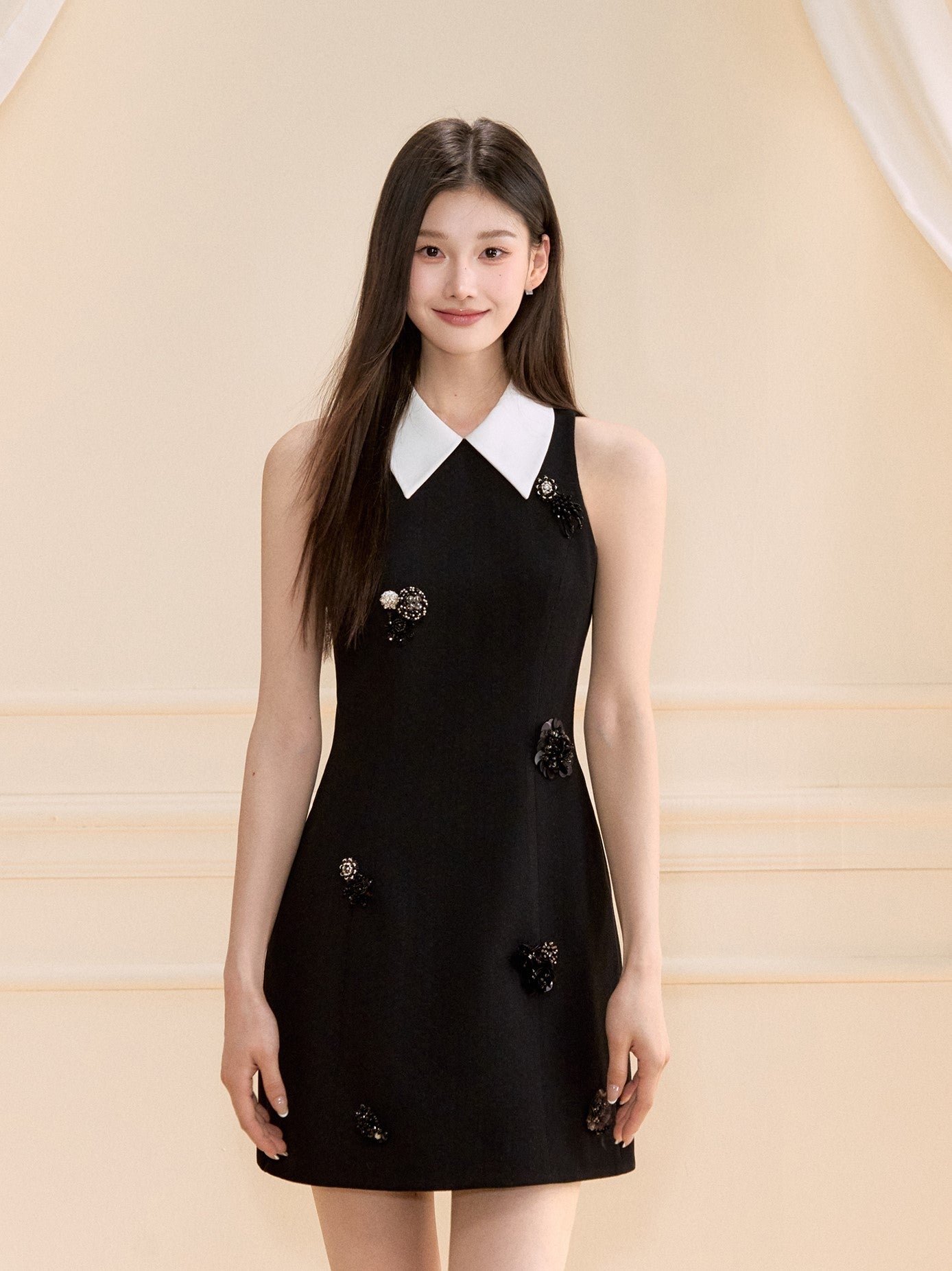 Black Sleeveless Beaded Flower Dress OSH0121