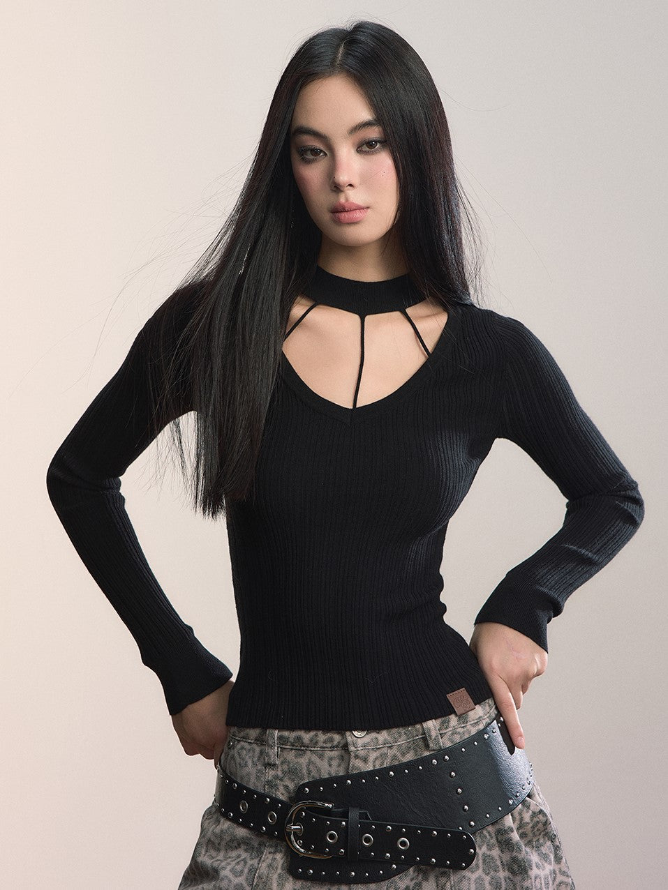 Choker Neck Slim-fit Sweater VIA0366