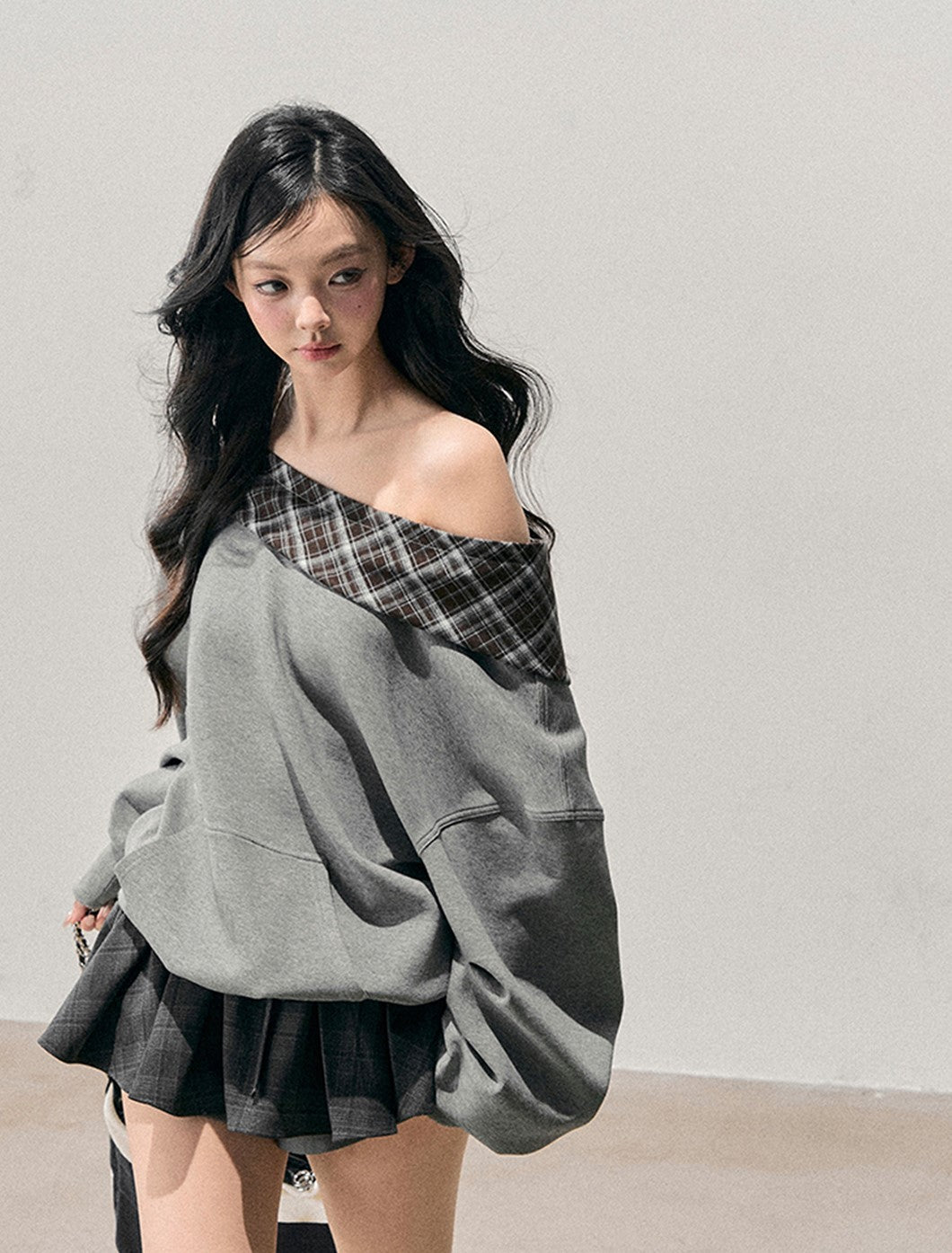 Off-Shoulder Plaid Sweatshirt DIA0765