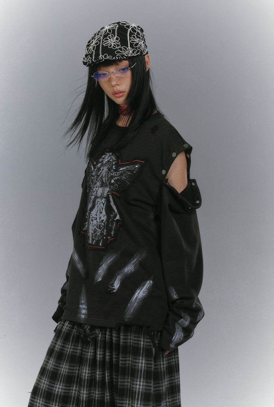 Cut Patch Embroidery Print Sweatshirt KIN0148
