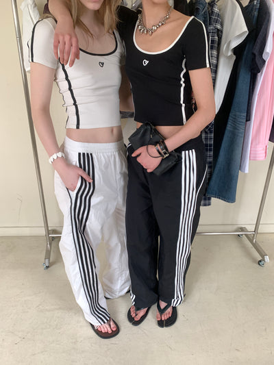 U-neck Slim Patchwork Edges T-shirt AOA0025