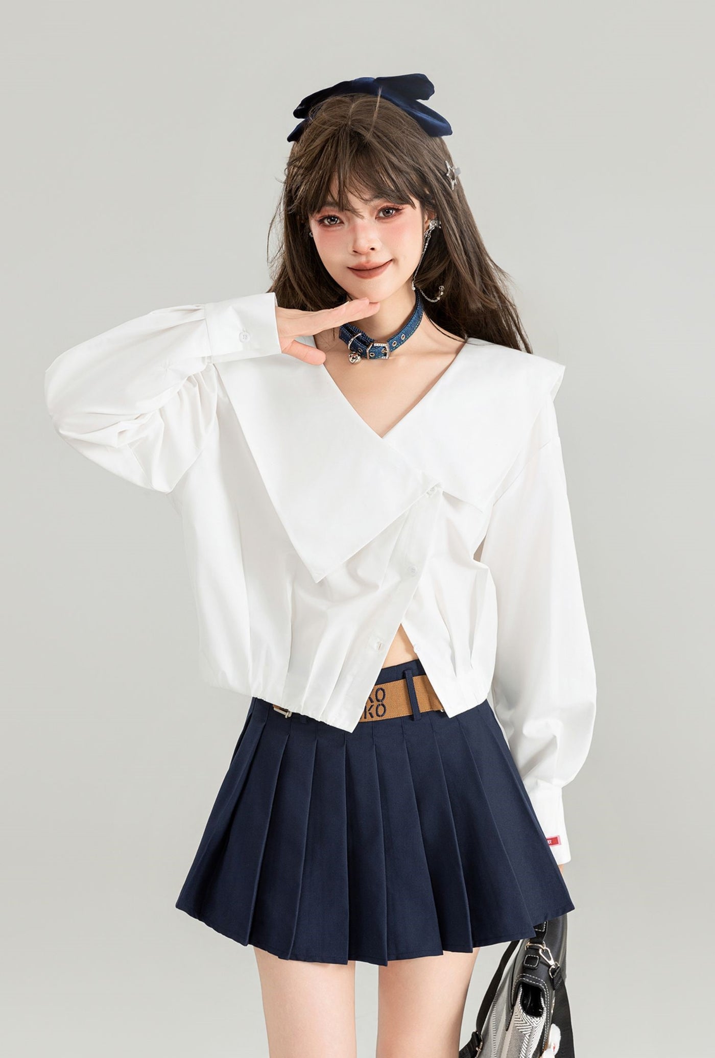 Large Lapel White Long-sleeved Shirt/Navy Pleated Skirt KEI0136