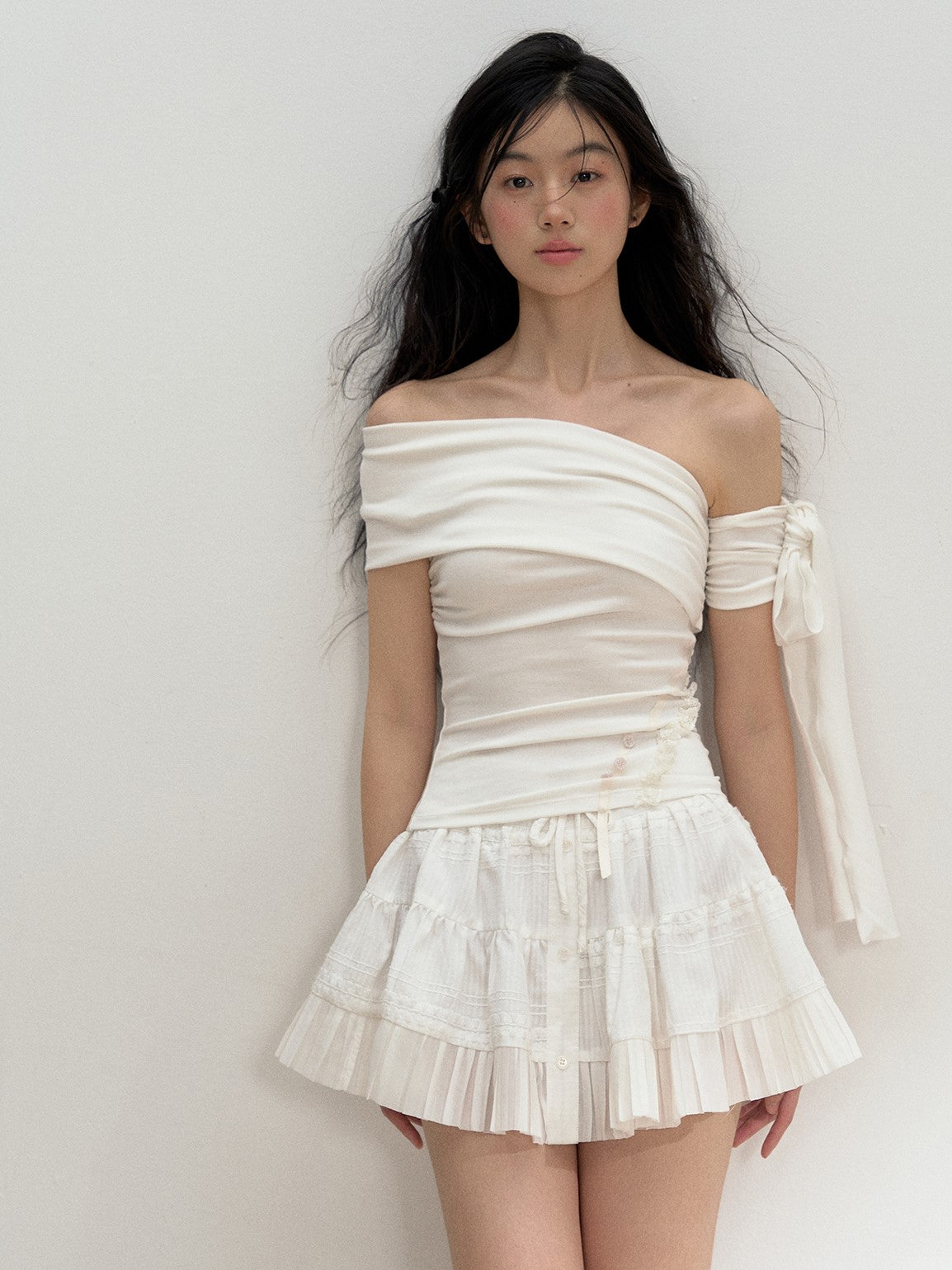 Off-shoulder Ribbon T-shirt SUN0132