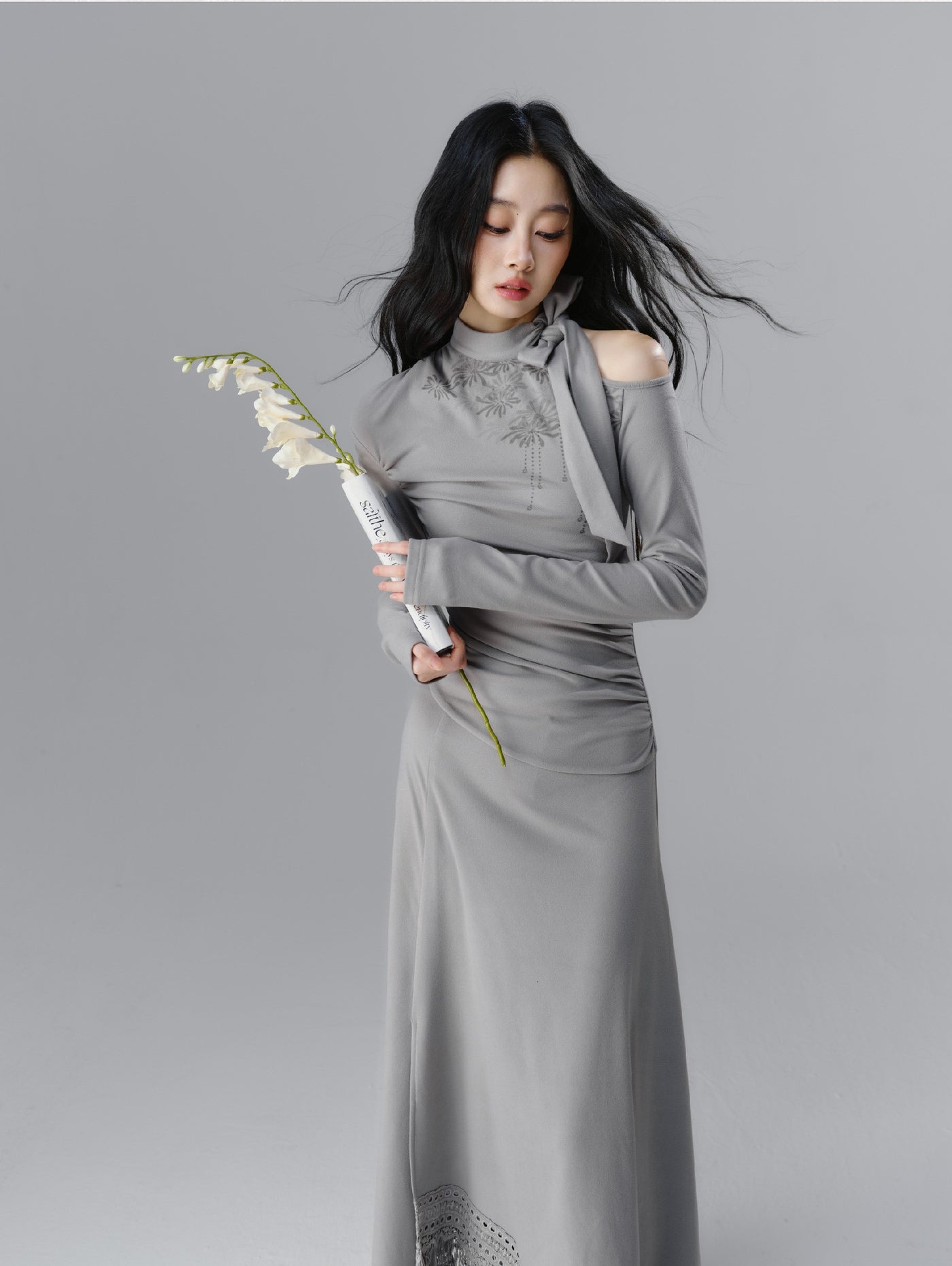 Decorated Collar Gray One-shoulder Long-sleeved Dress SAL0090