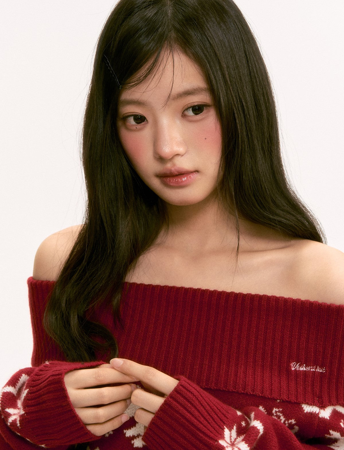 Red Nordic Design Off-Shoulder Sweater WEE0120