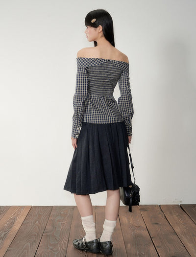 Off-shoulder Long-sleeved Plaid Shirt SOO0023