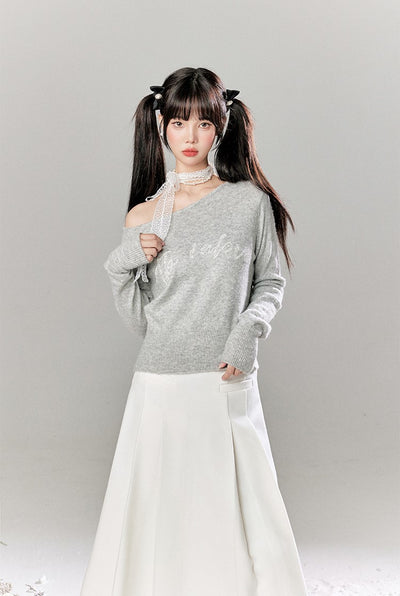 Off-shoulder Rhinestone Lazy Style Knit Sweater/A-line Pleated Skirt TBI0037