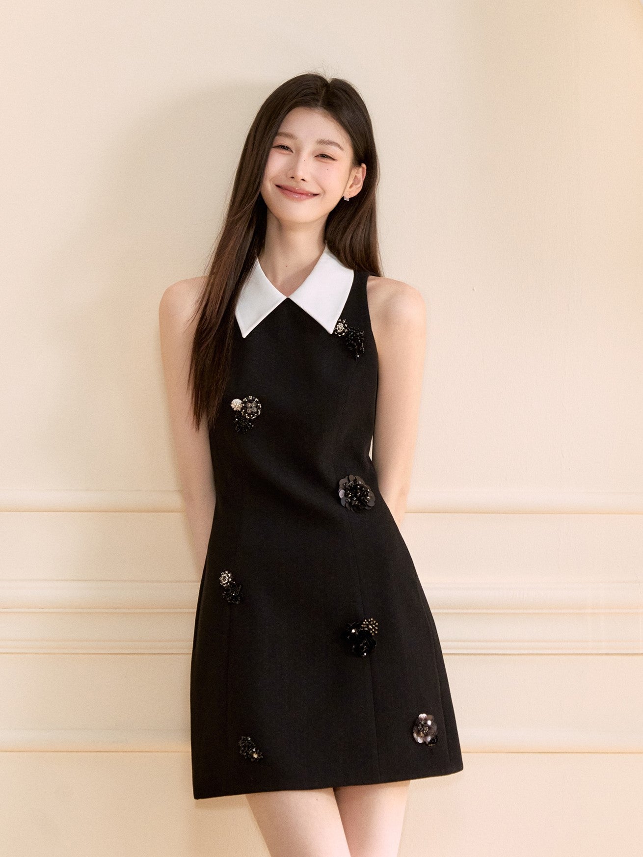 Black Sleeveless Beaded Flower Dress OSH0121