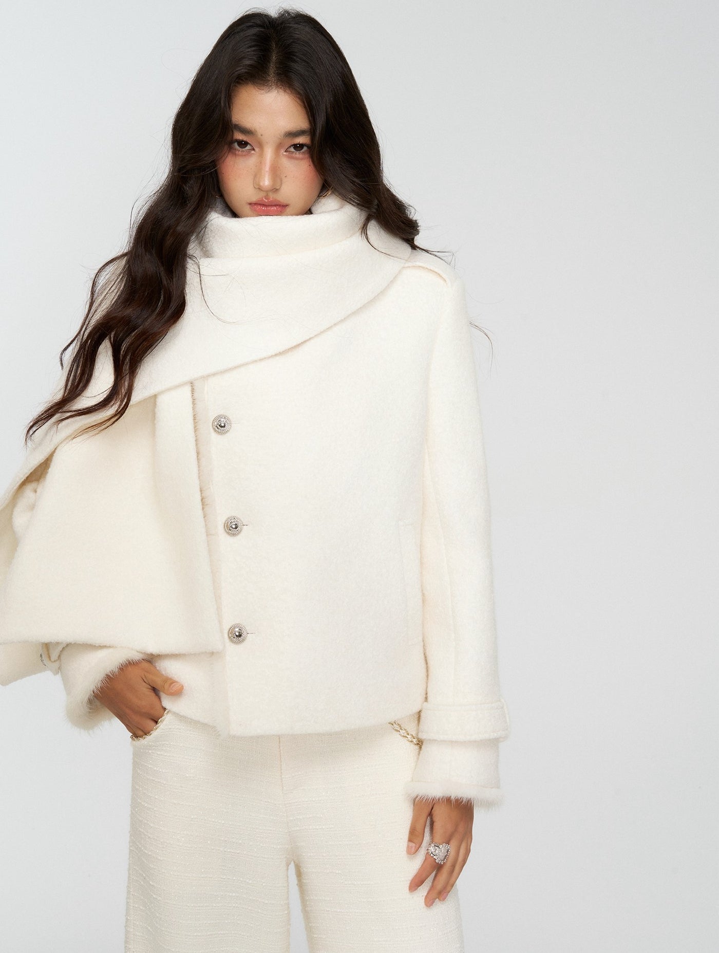 White Furry High-Neck Short Jacket/Scarf 4MU0164