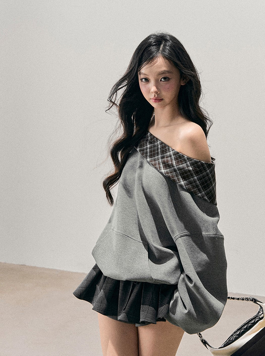 Off-Shoulder Plaid Sweatshirt DIA0765