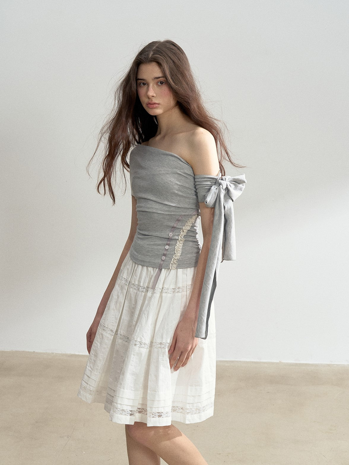 Off-shoulder Ribbon T-shirt SUN0132