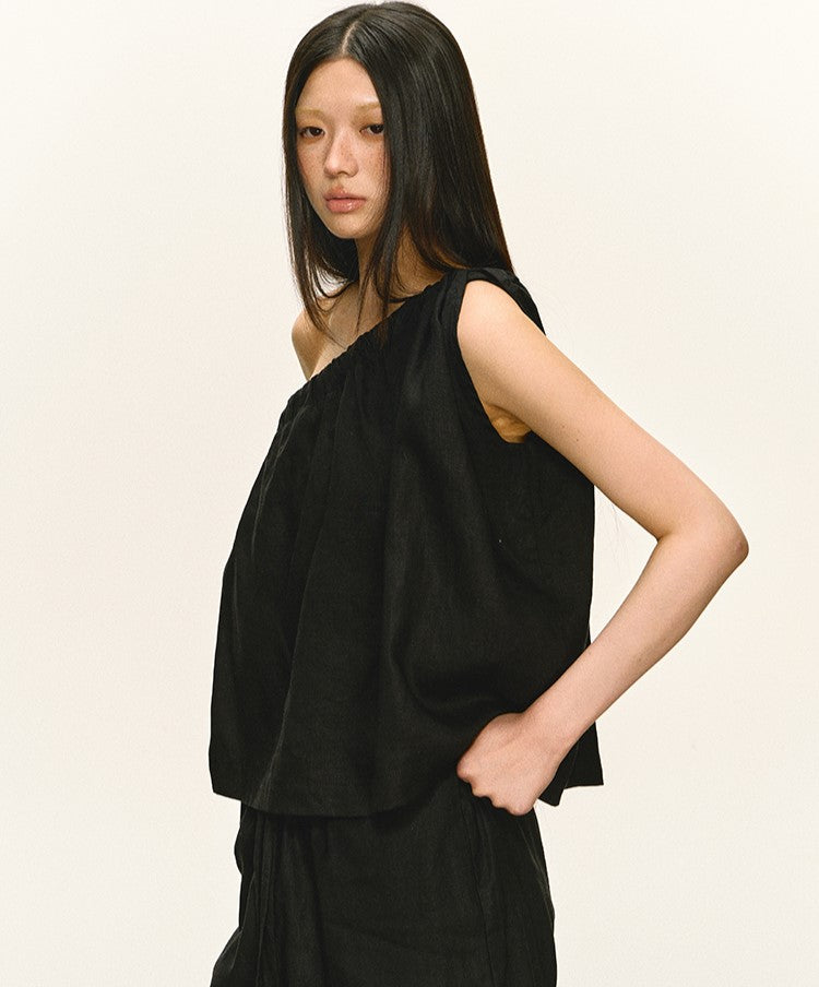 Niche Oblique Shoulder Sleeveless Top ANA0037