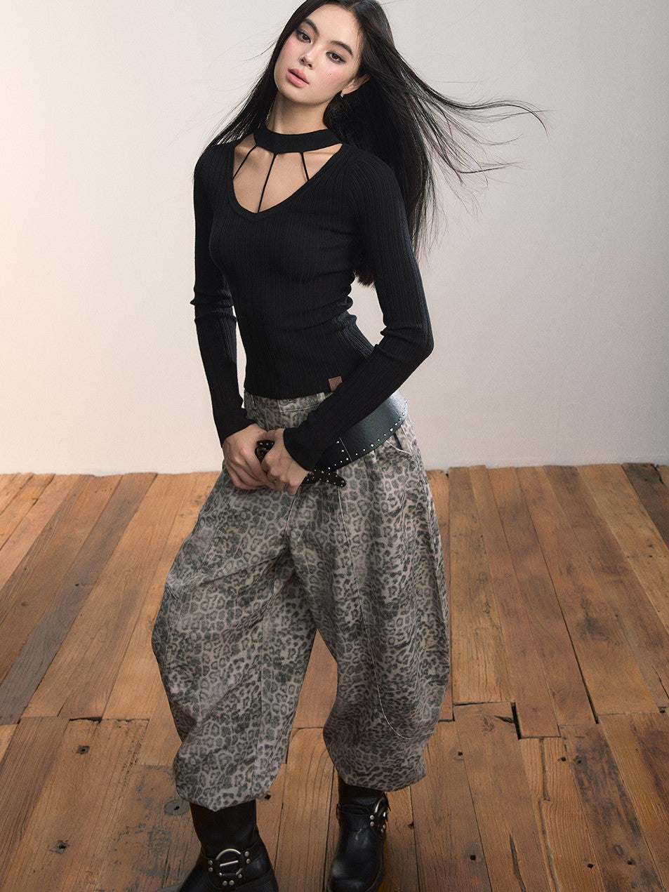 Choker Neck Slim-fit Sweater VIA0366