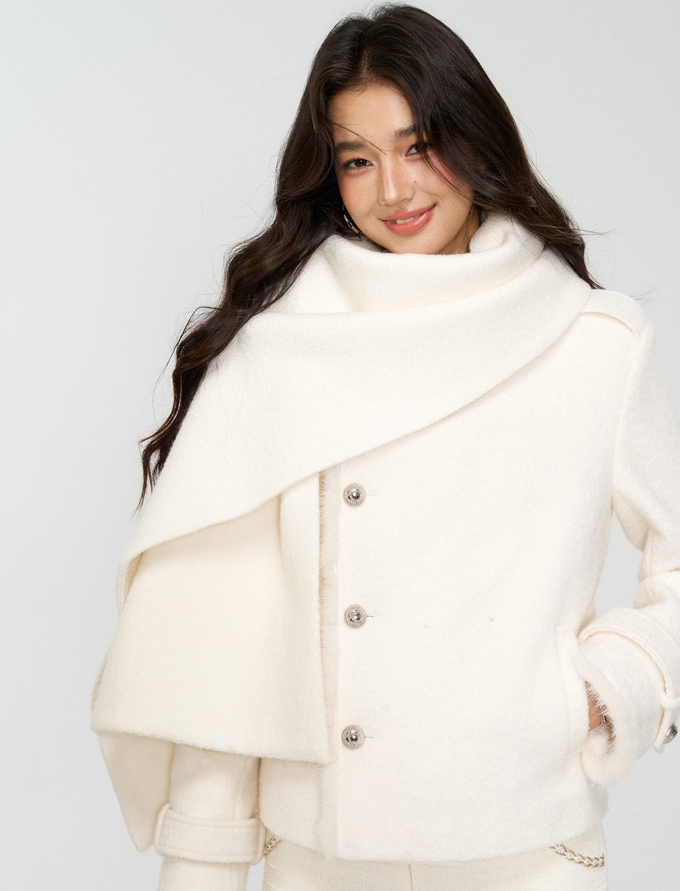White Furry High-Neck Short Jacket/Scarf 4MU0164