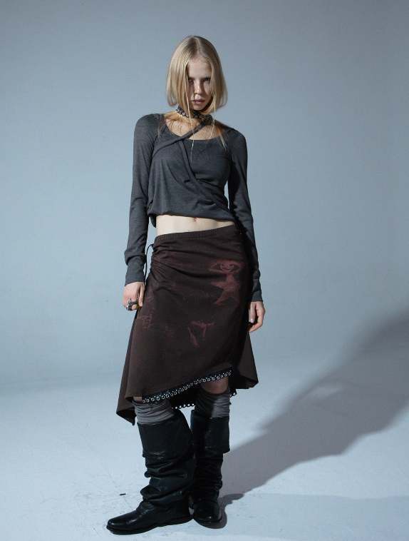 Dark colored skirt with adjustable waist in rolled skirt style DOU0060