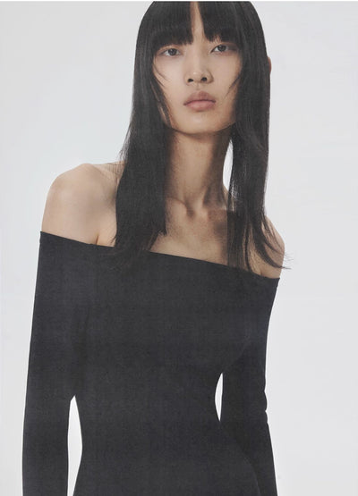 Slim And High-end One-line Collar Long-sleeved Black Dress SHO0015