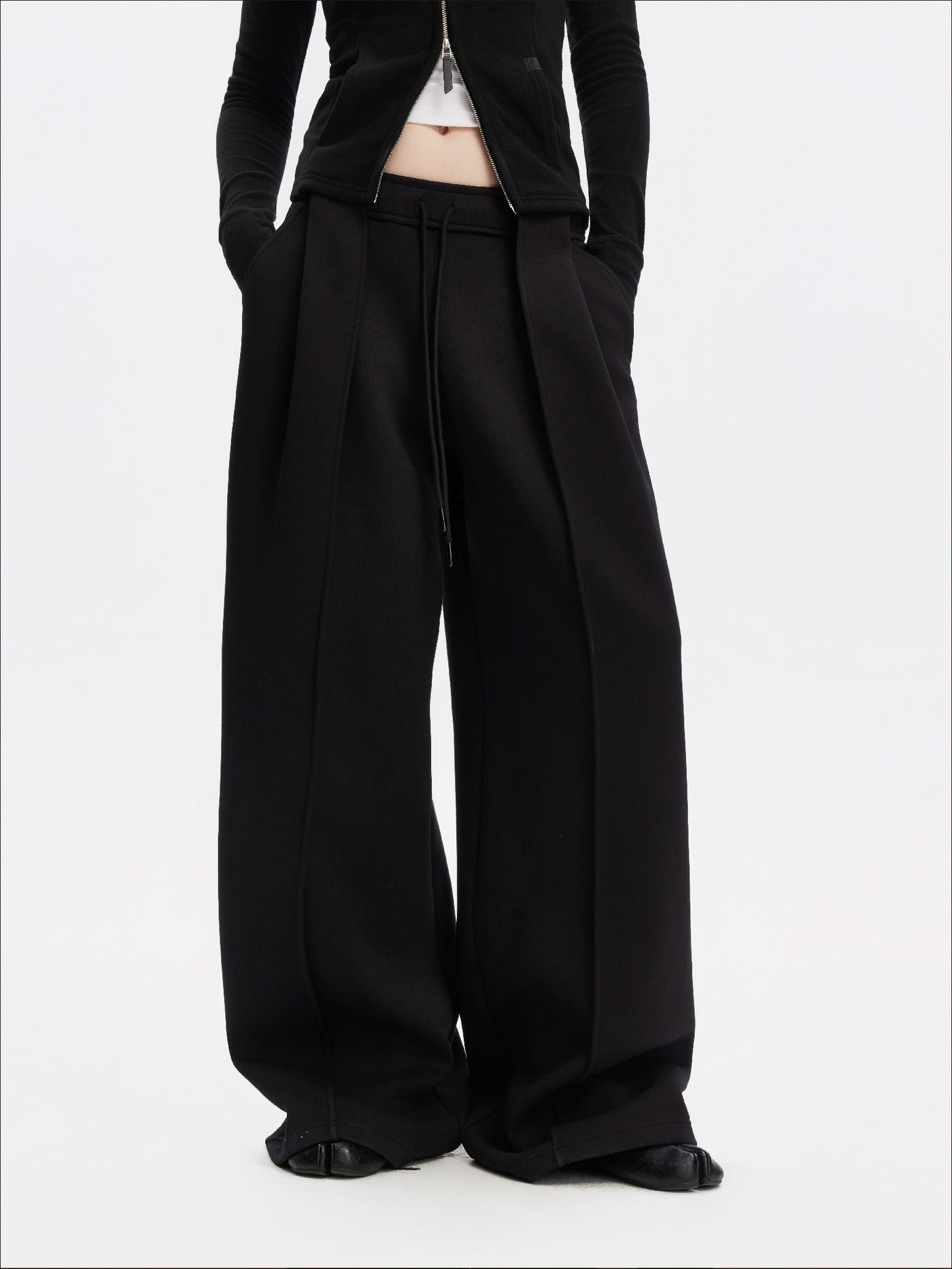 Curved Drape Silhouette Sweatpants SAL0207