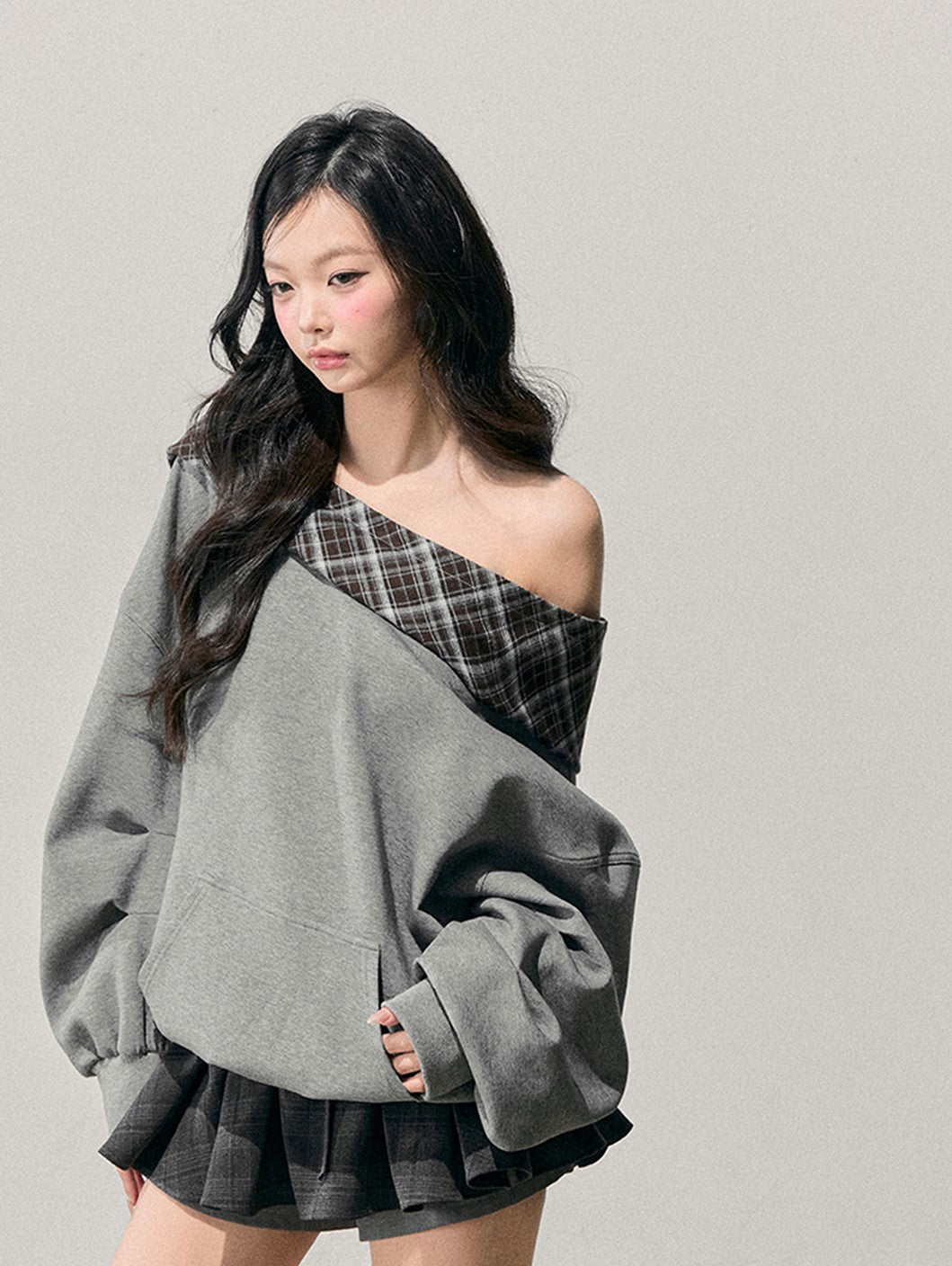 Off-Shoulder Plaid Sweatshirt DIA0765