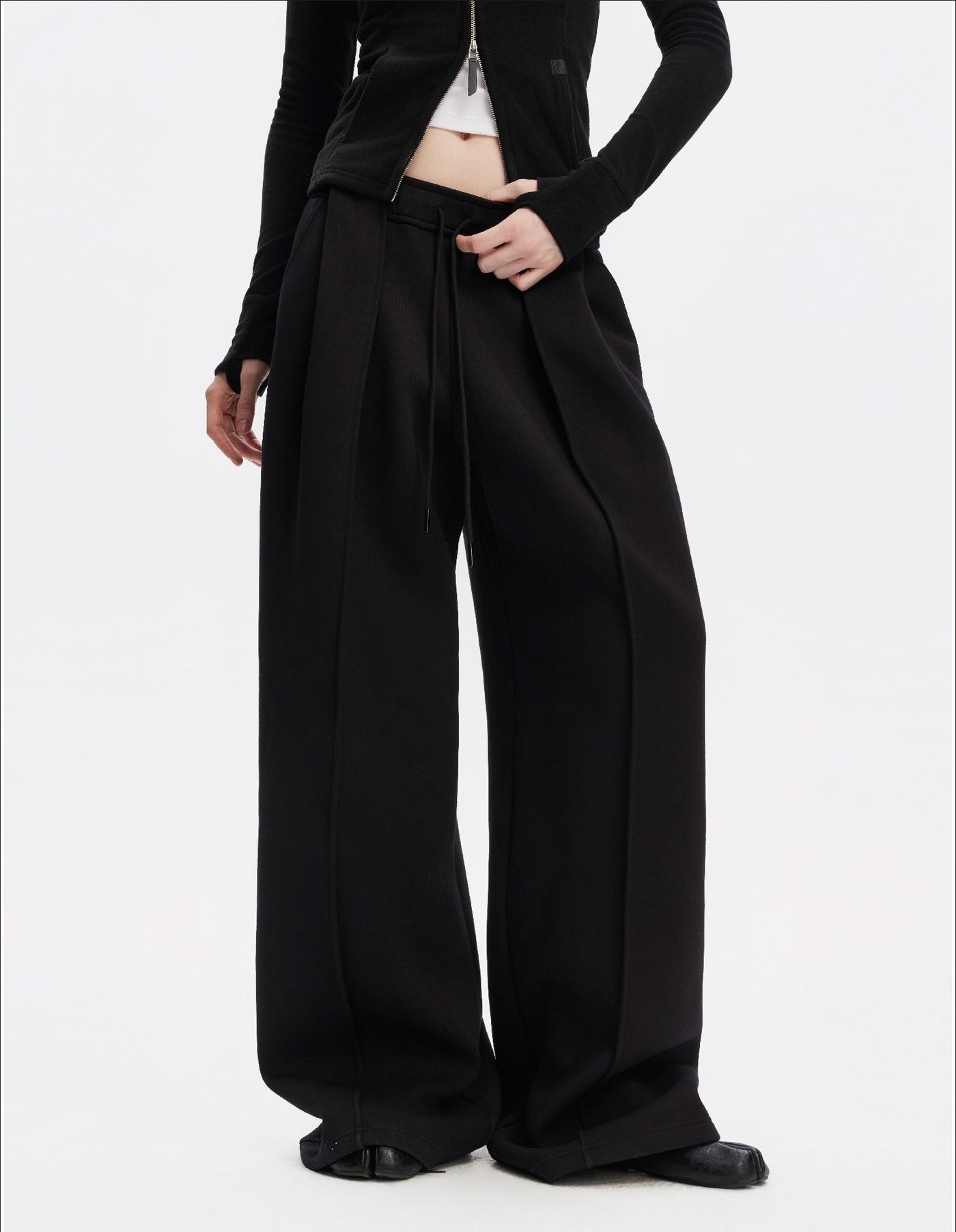 Curved Drape Silhouette Sweatpants SAL0207