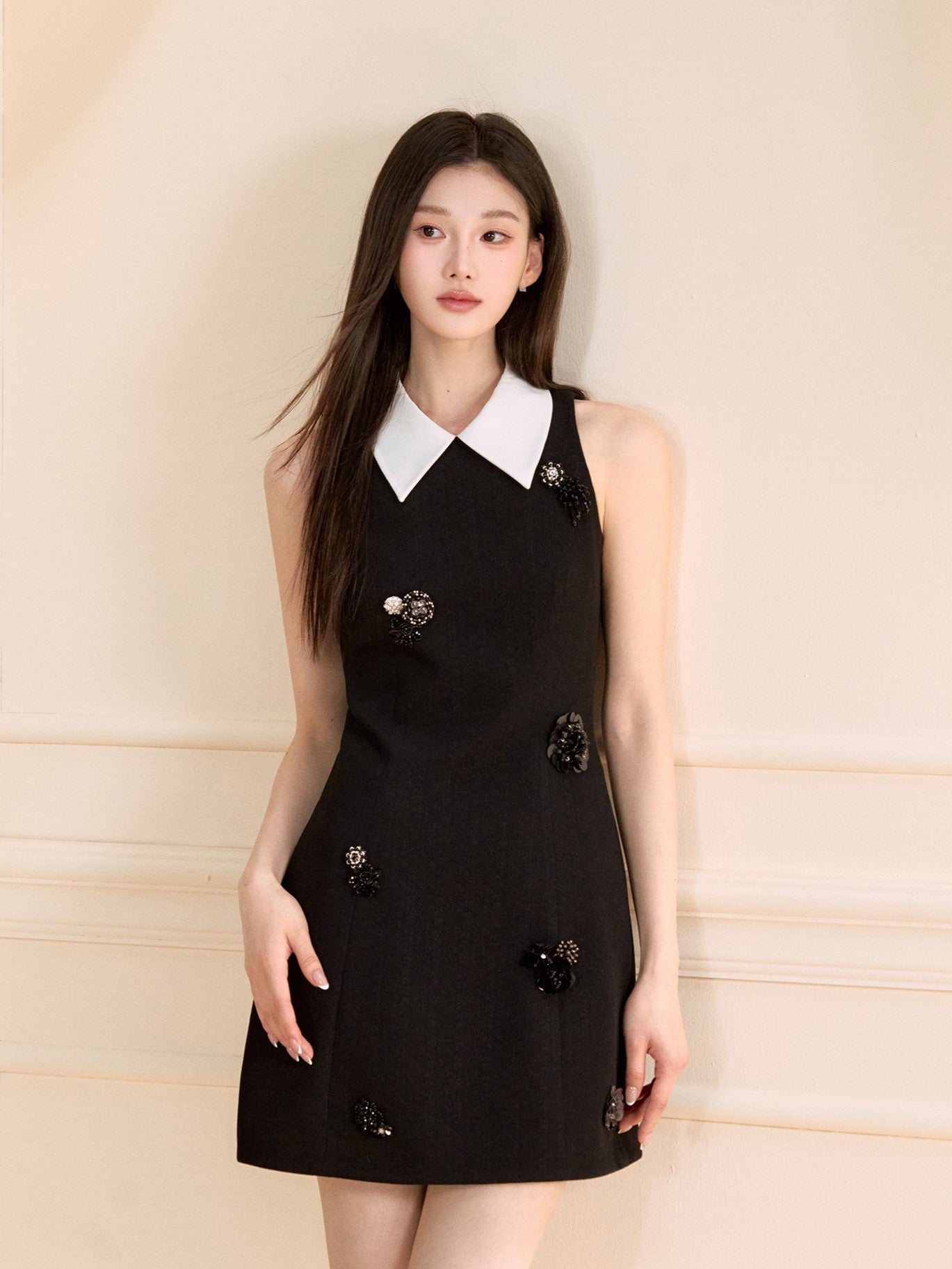 Black Sleeveless Beaded Flower Dress OSH0121
