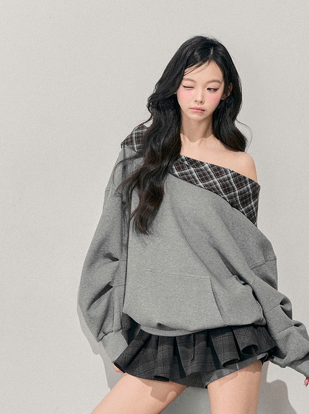Off-Shoulder Plaid Sweatshirt DIA0765