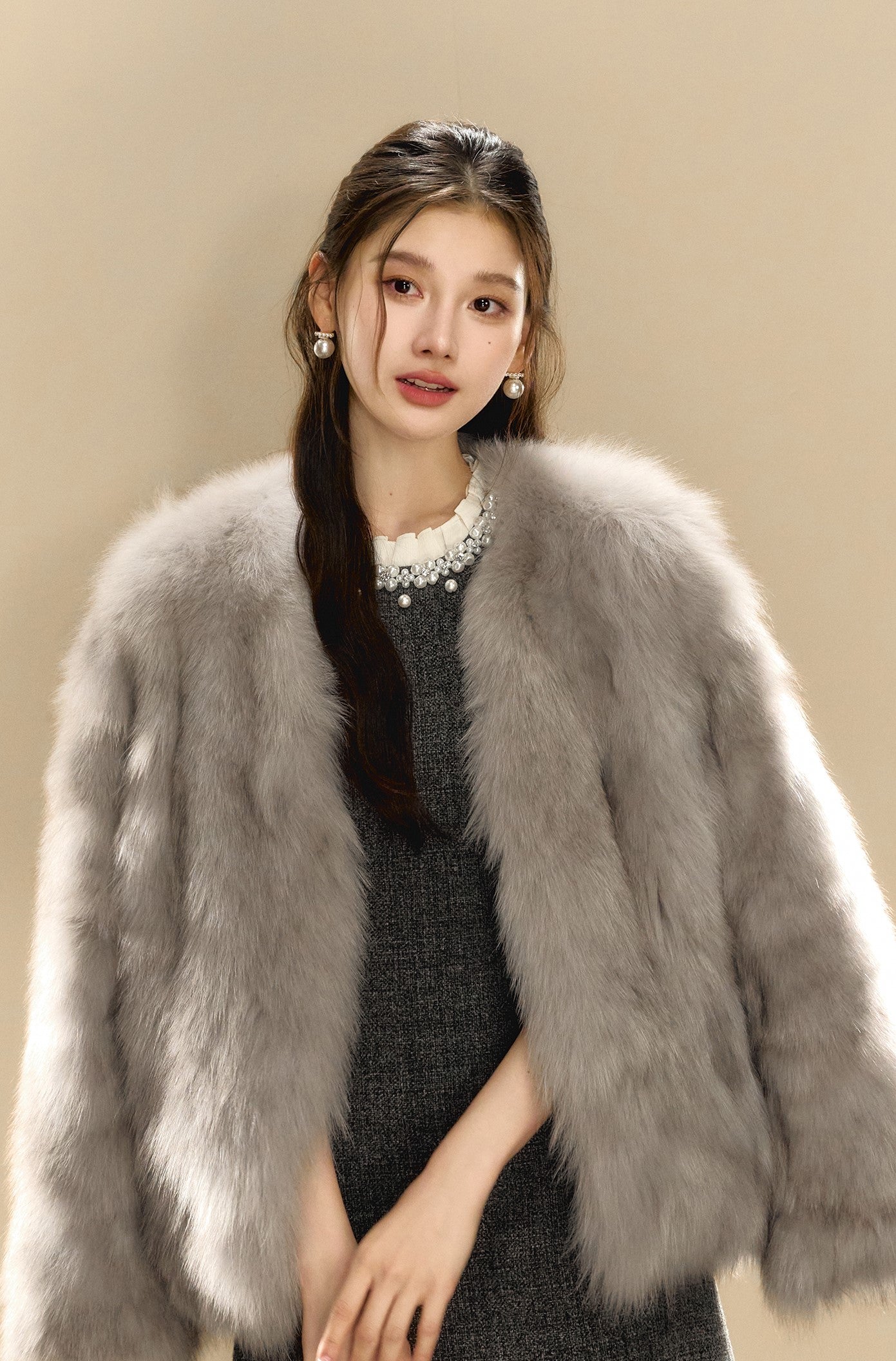 High-grade Gray Fur V-neck Short Coat OSH0085