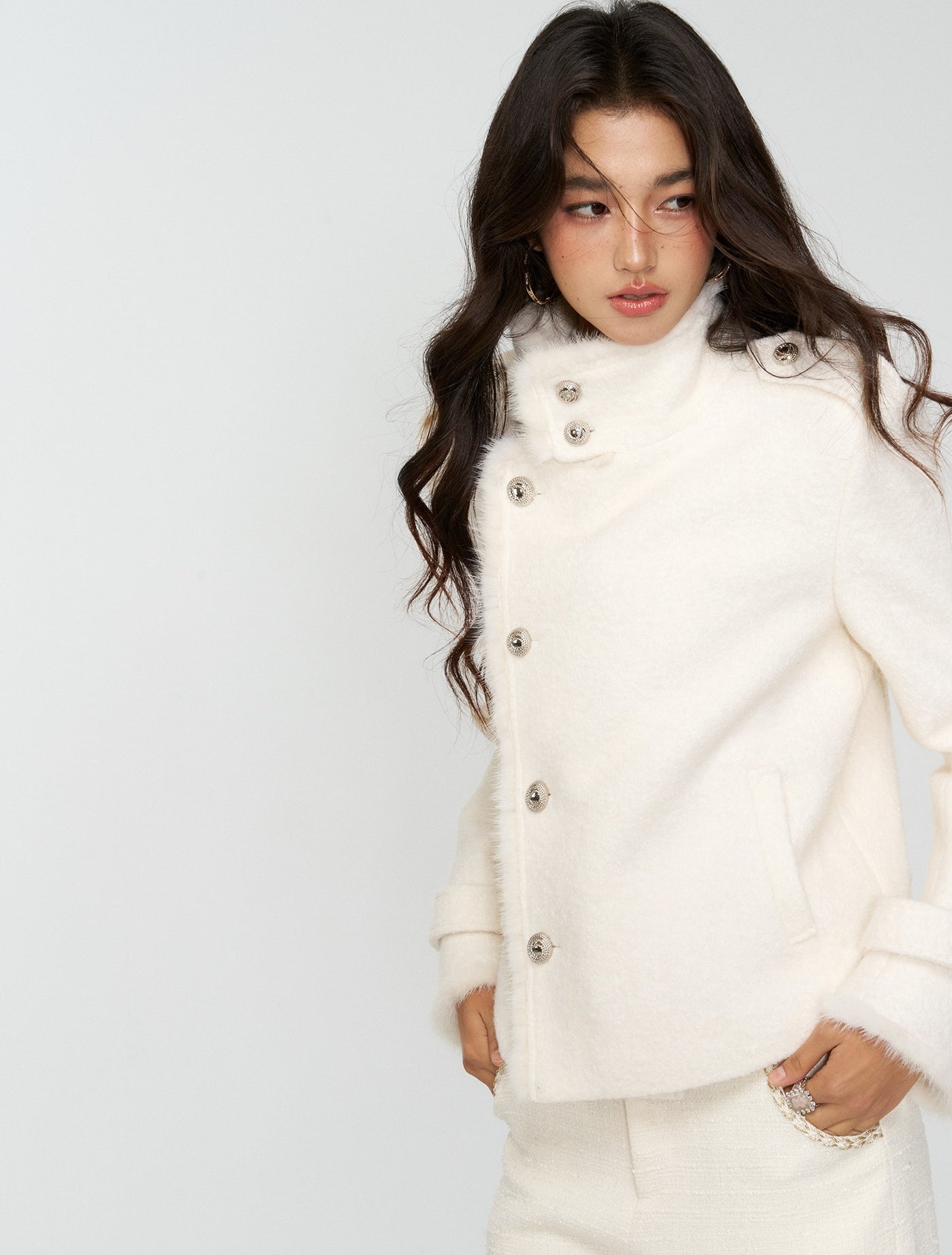 White Furry High-Neck Short Jacket/Scarf 4MU0164