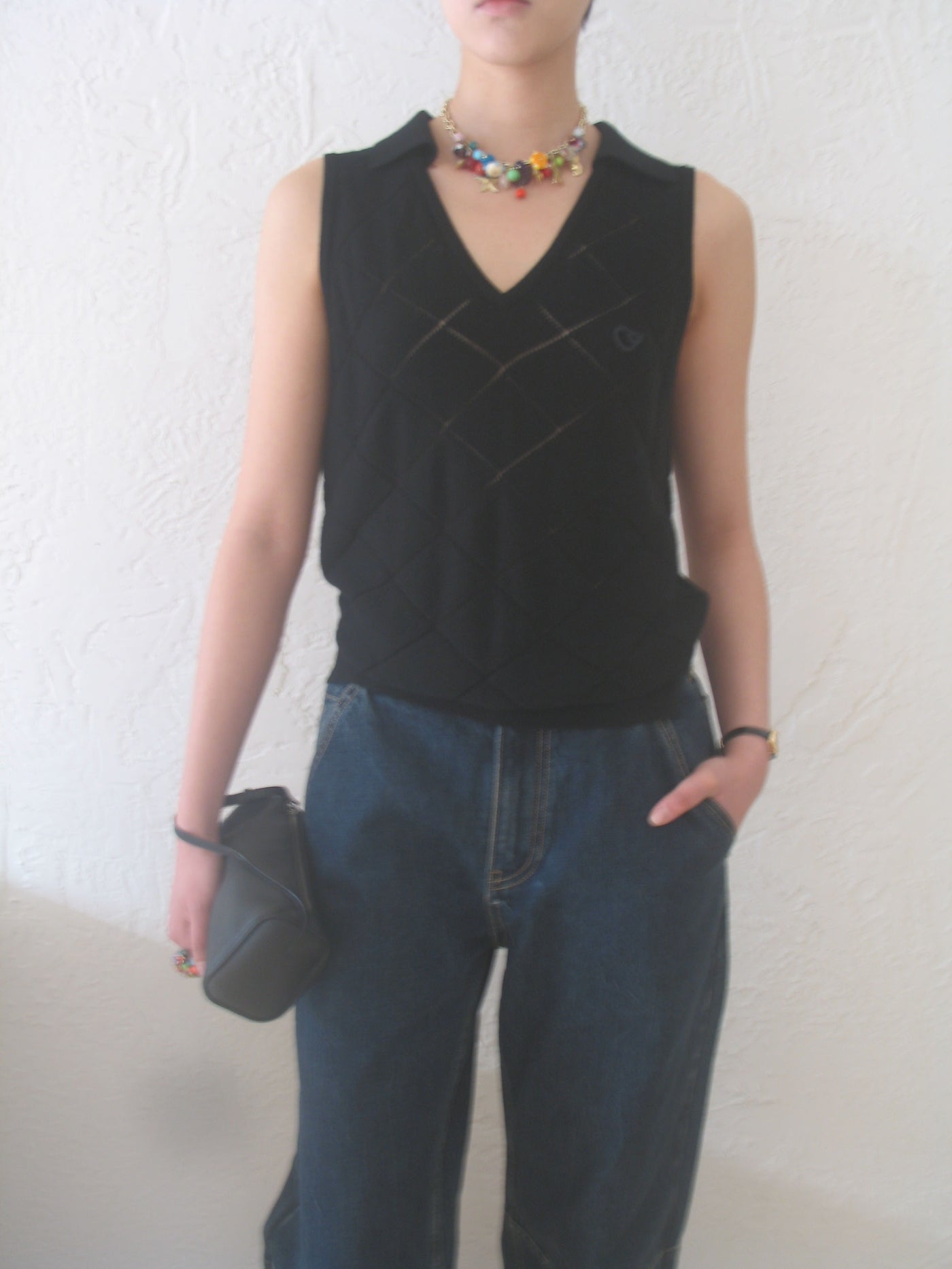Hollow Diamond Pattern V-Neck Knit Vest AOA0024