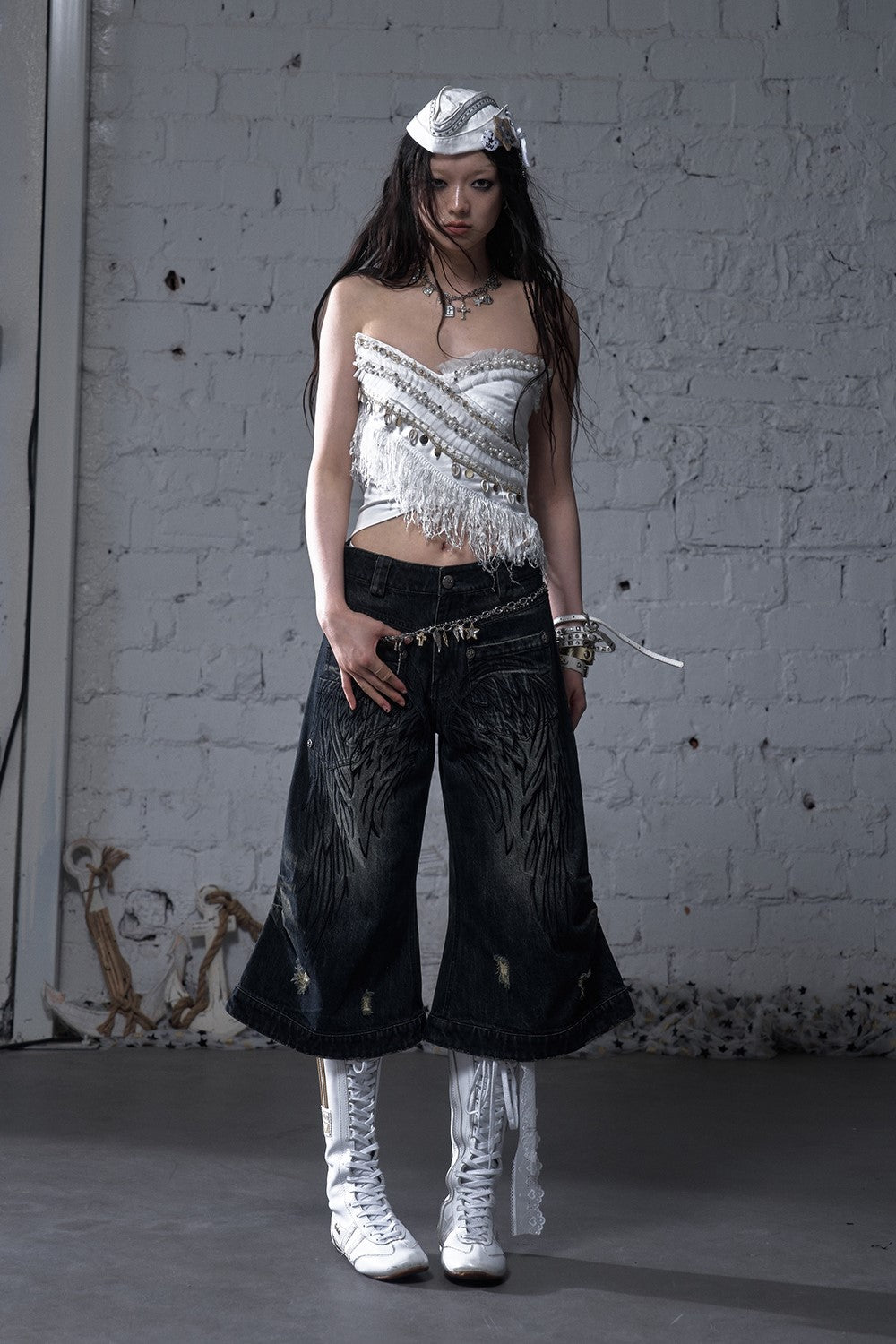 Punk Embroidered Wings Cropped Jeans NOR0177