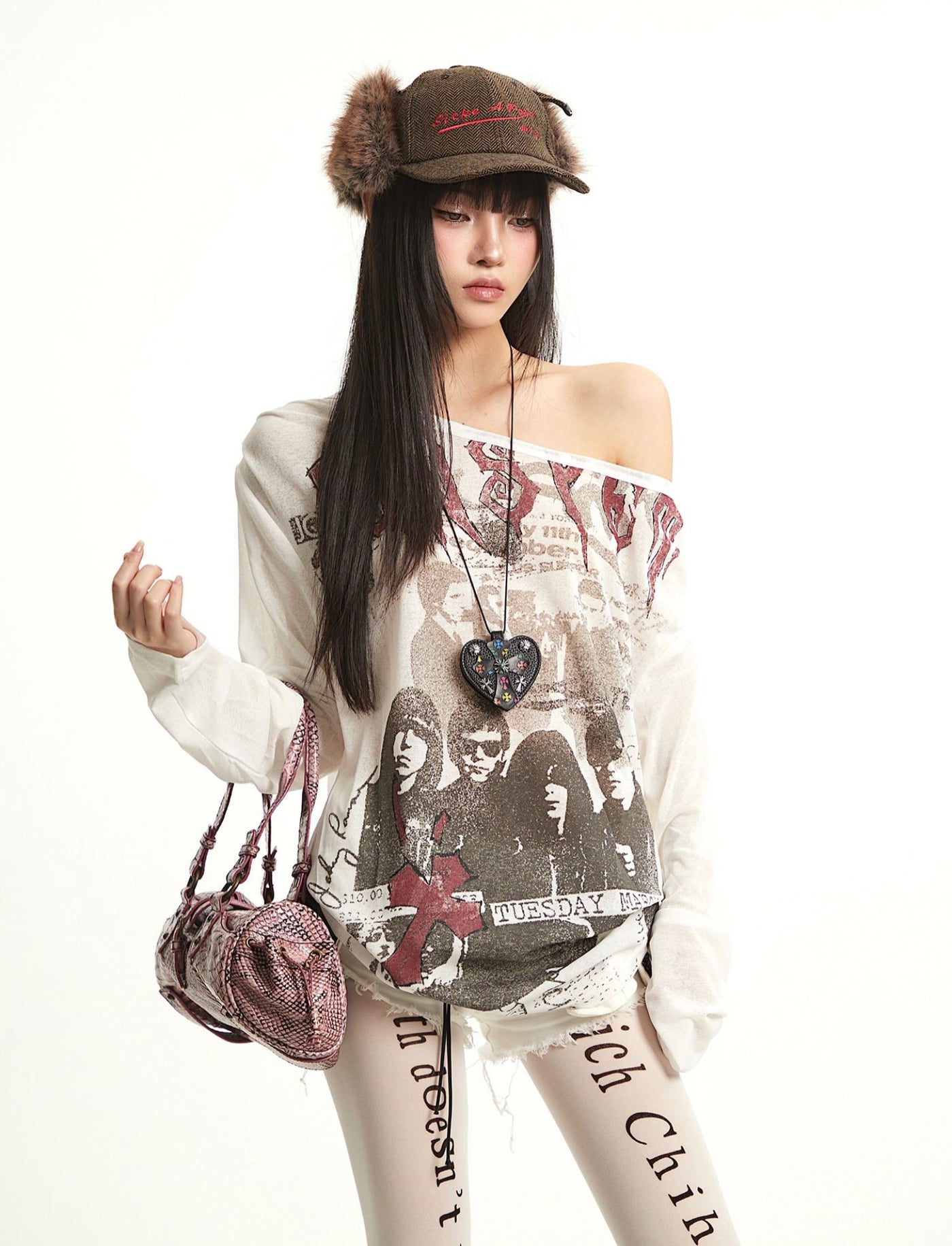 Retro Print Oblique Shoulder T-shirt UNC0289