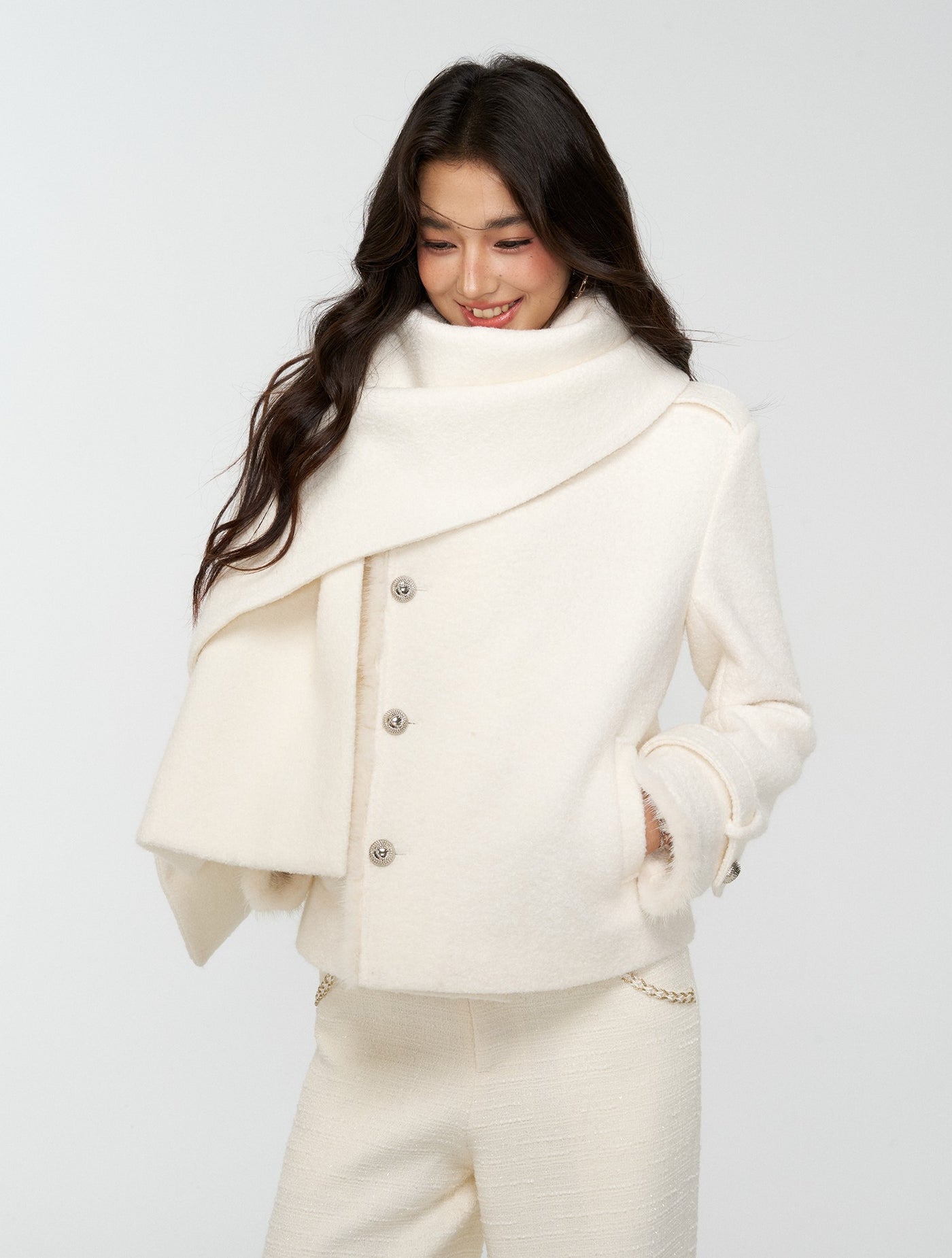 White Furry High-Neck Short Jacket/Scarf 4MU0164