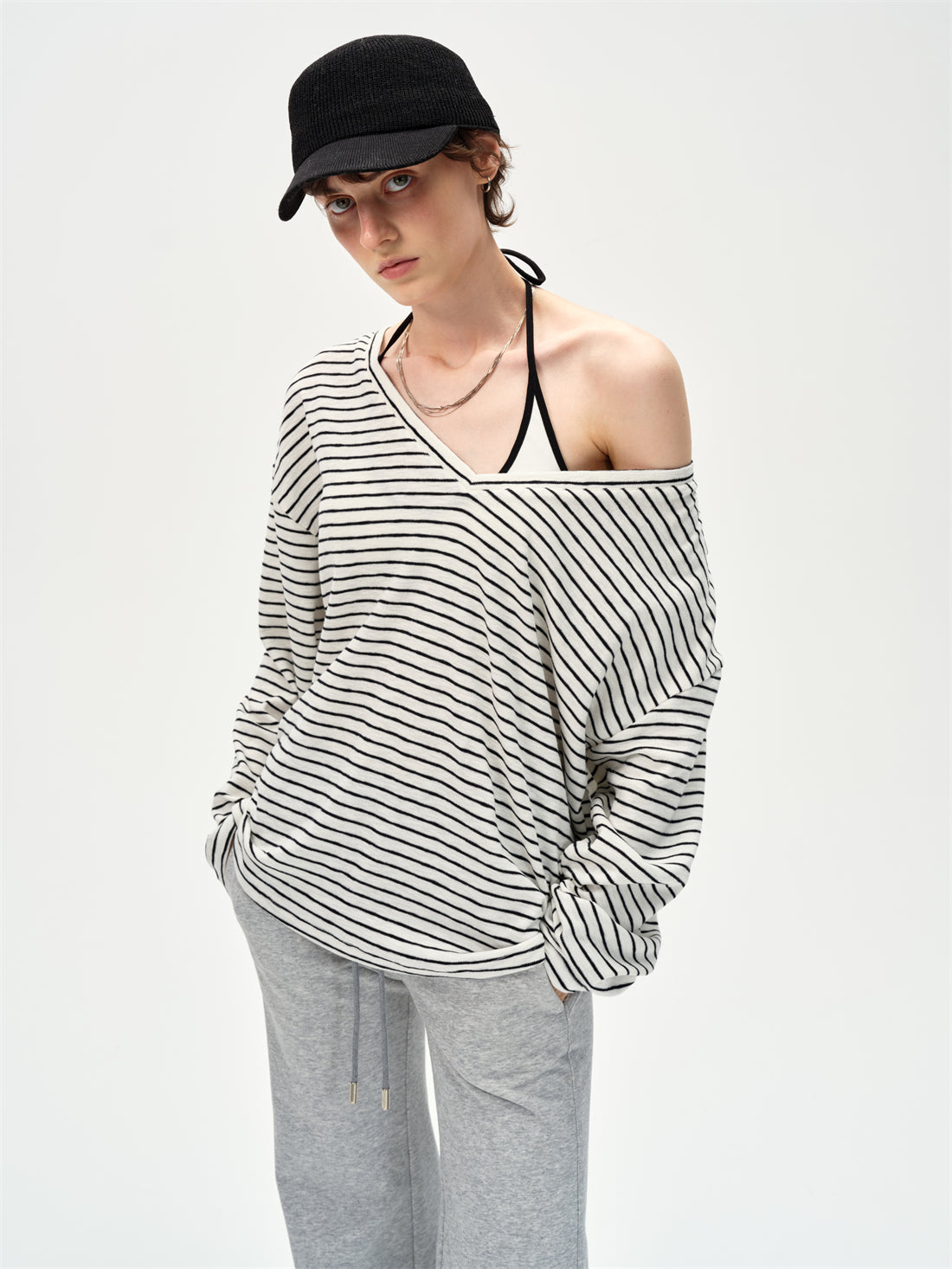 Lazy Off-shoulder Long-sleeved T-shirt CUR0250
