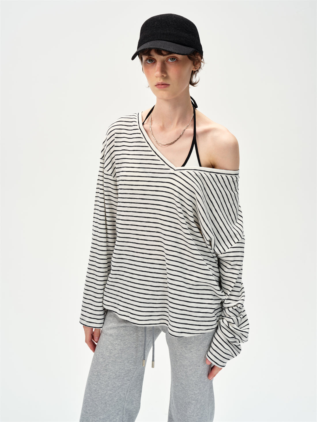 Lazy Off-shoulder Long-sleeved T-shirt CUR0250