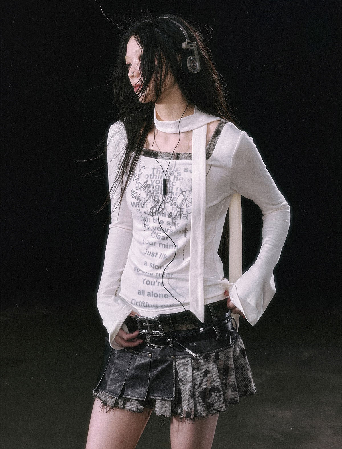 Scarf Chain Graffiti Print Square Neck Base T-shirt CES0105