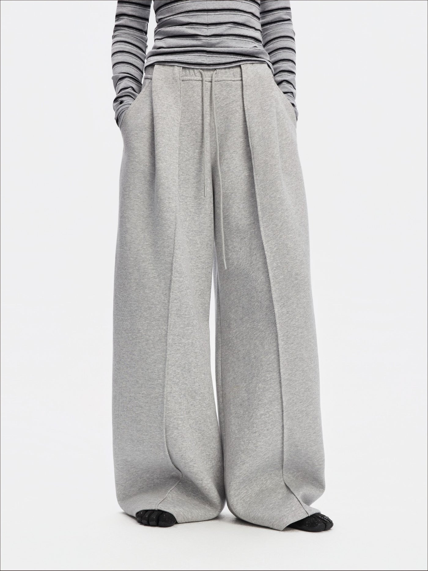 Curved Drape Silhouette Sweatpants SAL0207