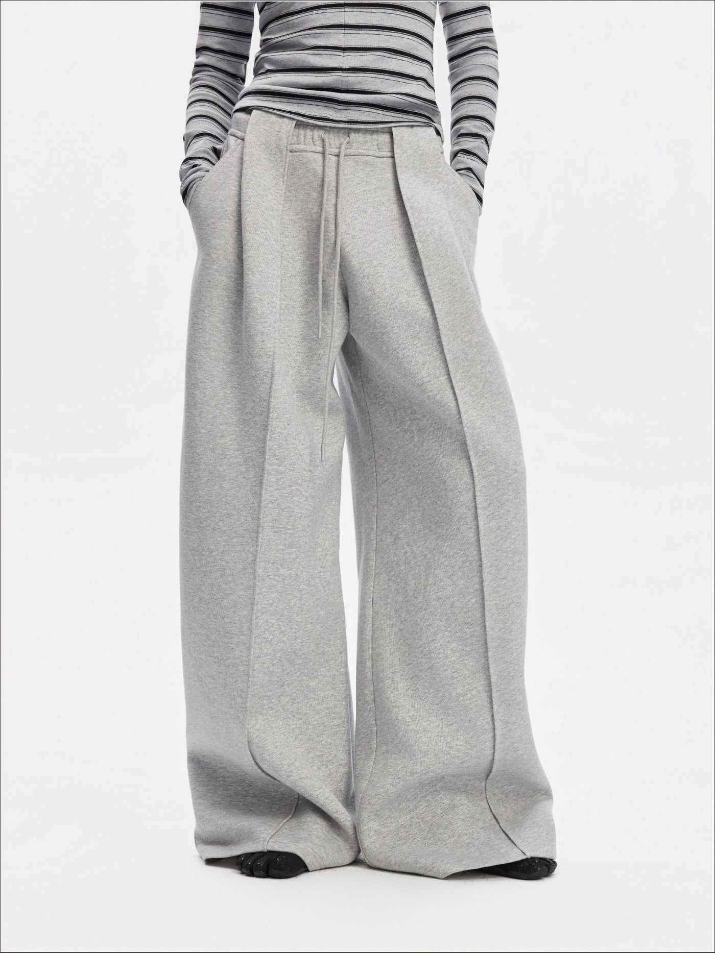 Curved Drape Silhouette Sweatpants SAL0207