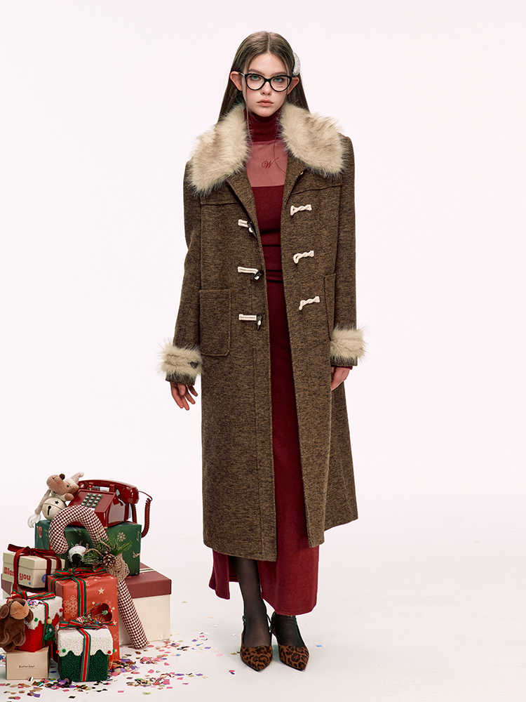 Retro Detachable Fur Collar Horn Button Long Coat WOO0136